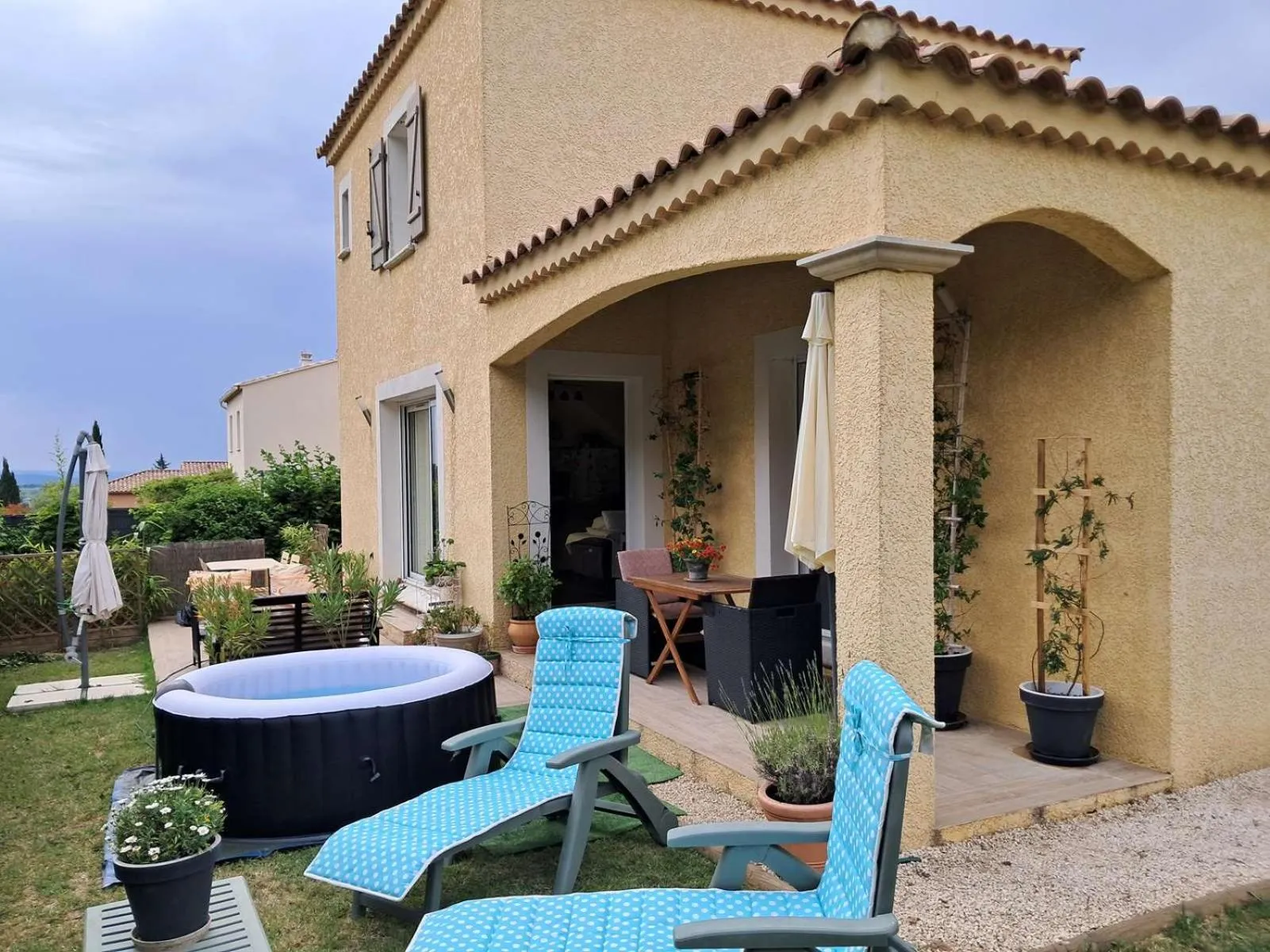 Patio in Chambre d'hôtes en provence avec Jacuzzi