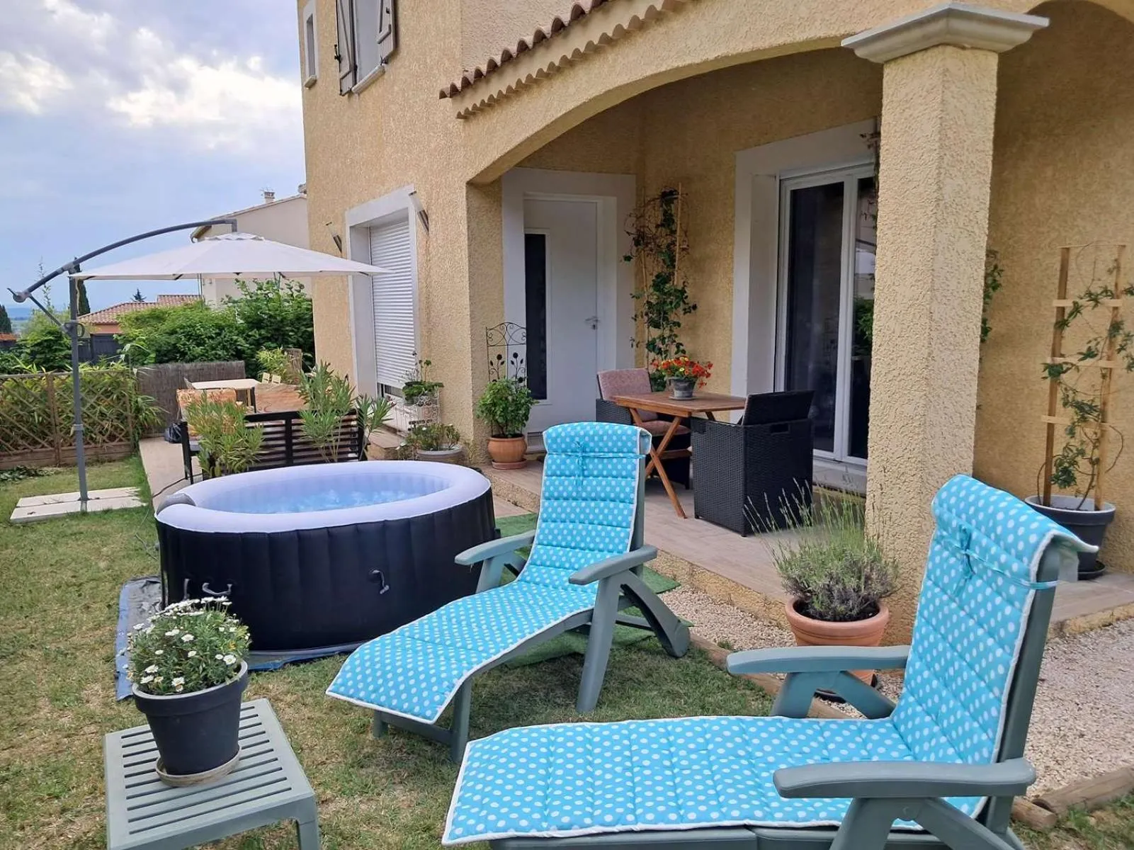 Patio in Chambre d'hôtes en provence avec Jacuzzi