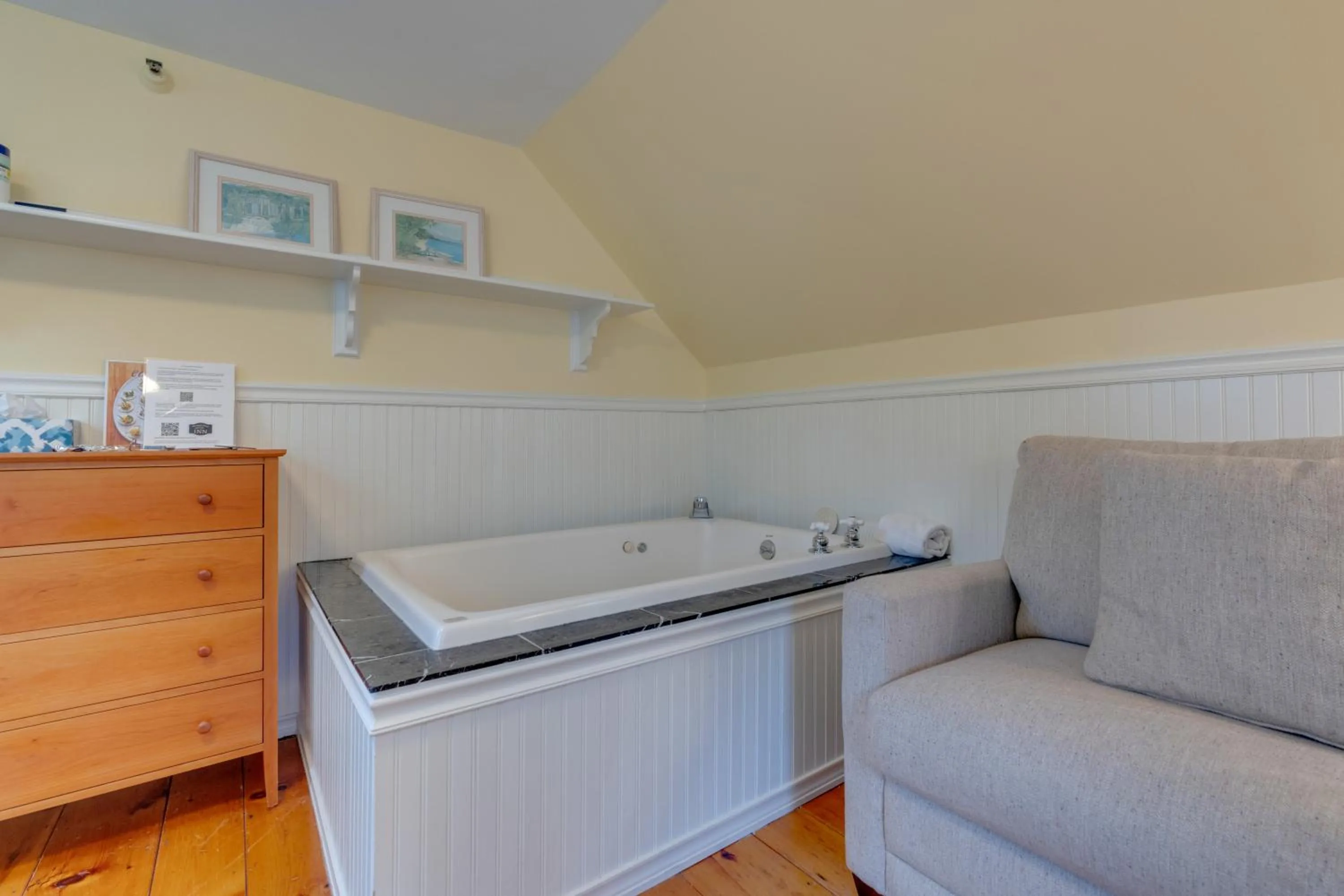 Hot Tub in James Place Inn Bed and Breakfast