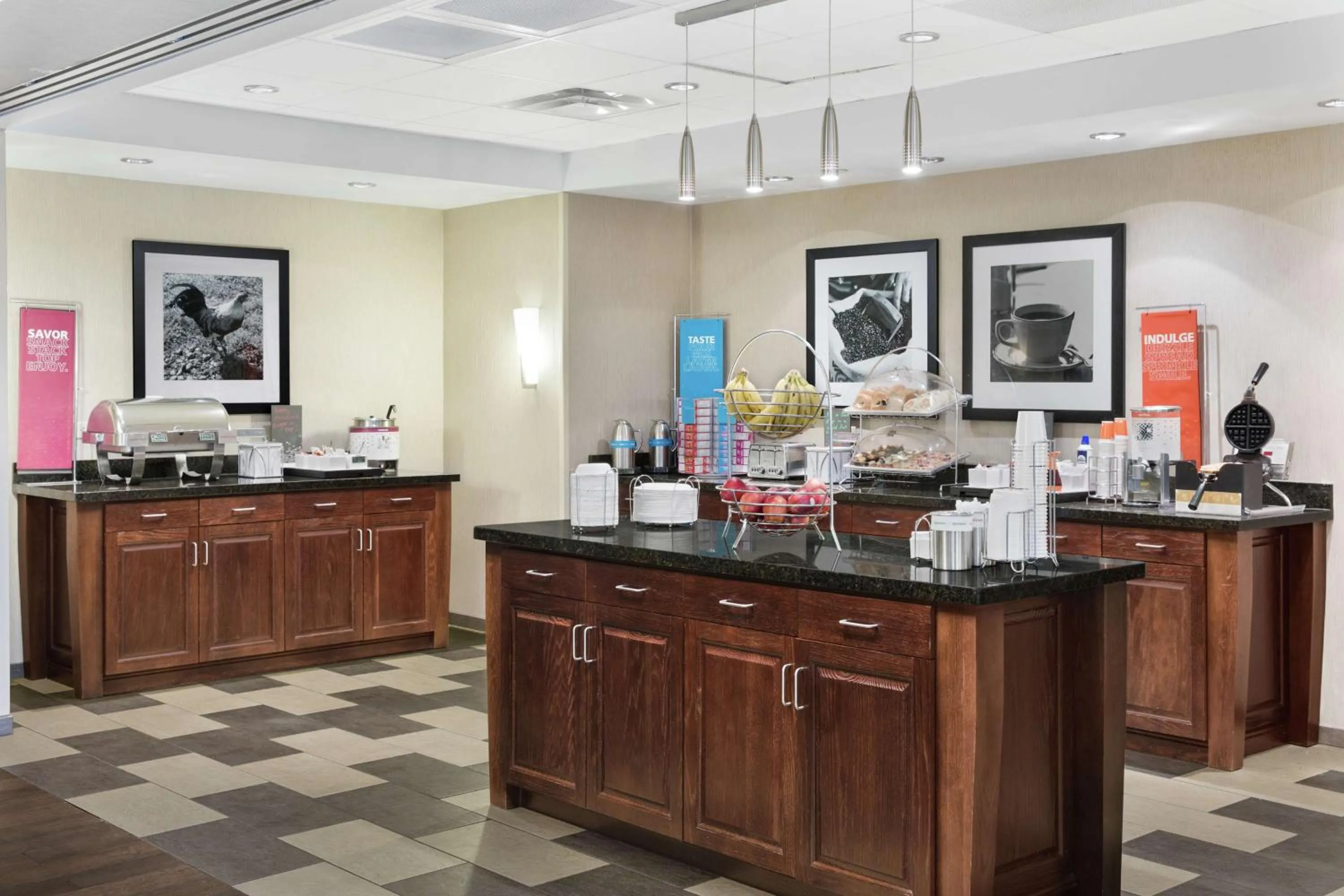 Dining area in Hampton Inn Columbus/South-Fort Benning