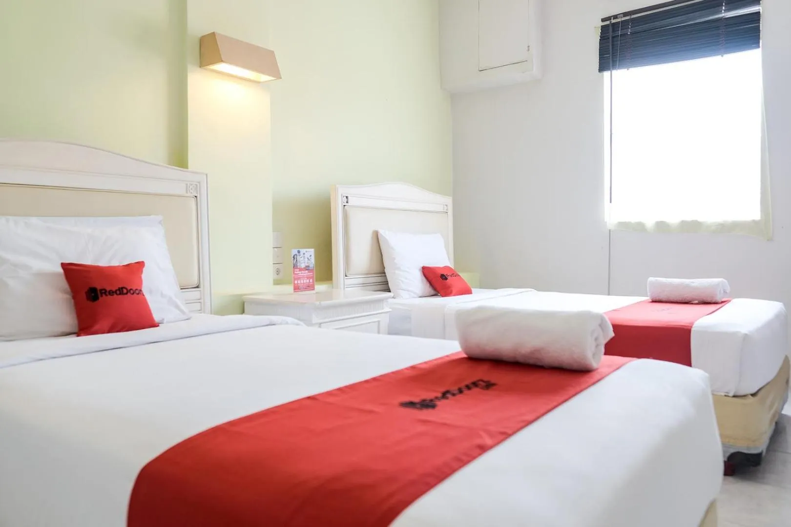 Bed in RedDoorz Plus at Sunrise Hotel Sanur