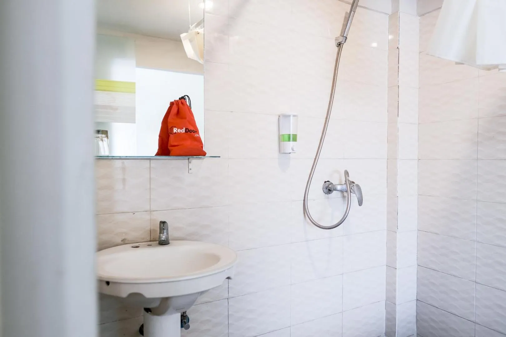 Shower in RedDoorz Plus at Sunrise Hotel Sanur