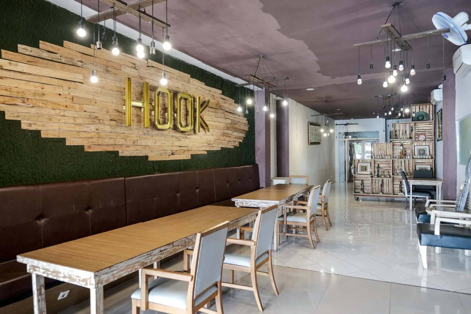 Seating area in RedDoorz Plus at Sunrise Hotel Sanur