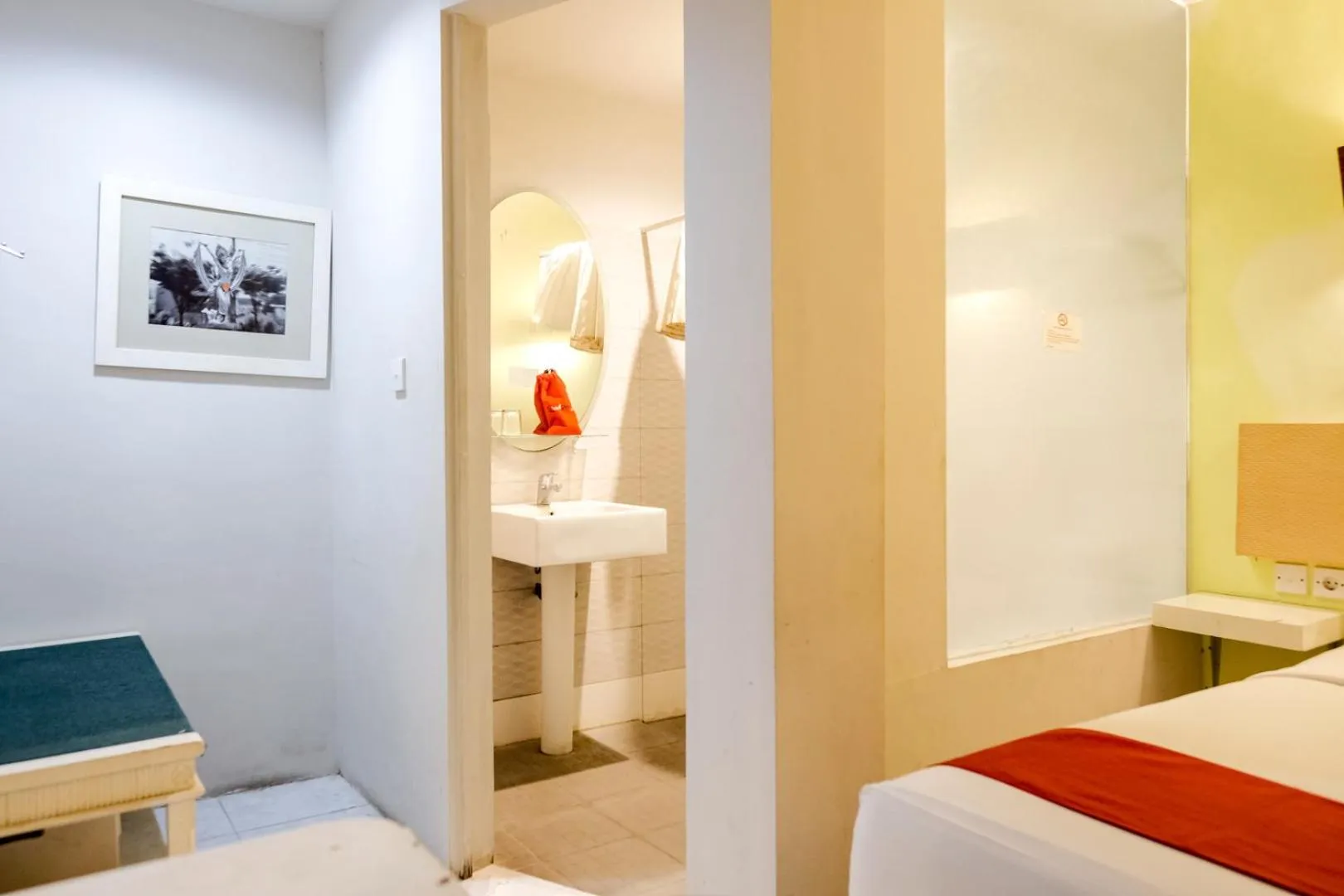 Bathroom, Bed in RedDoorz Plus at Sunrise Hotel Sanur