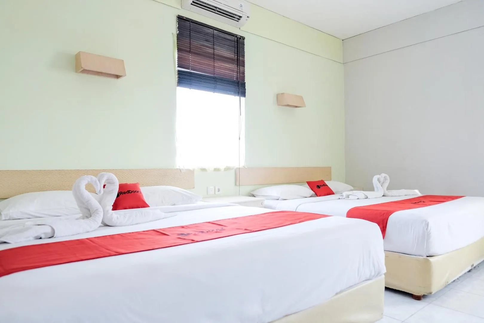 Bed in RedDoorz Plus at Sunrise Hotel Sanur