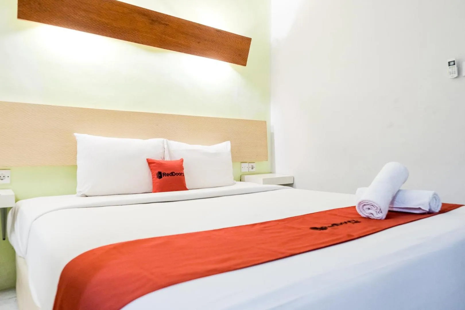Bed in RedDoorz Plus at Sunrise Hotel Sanur