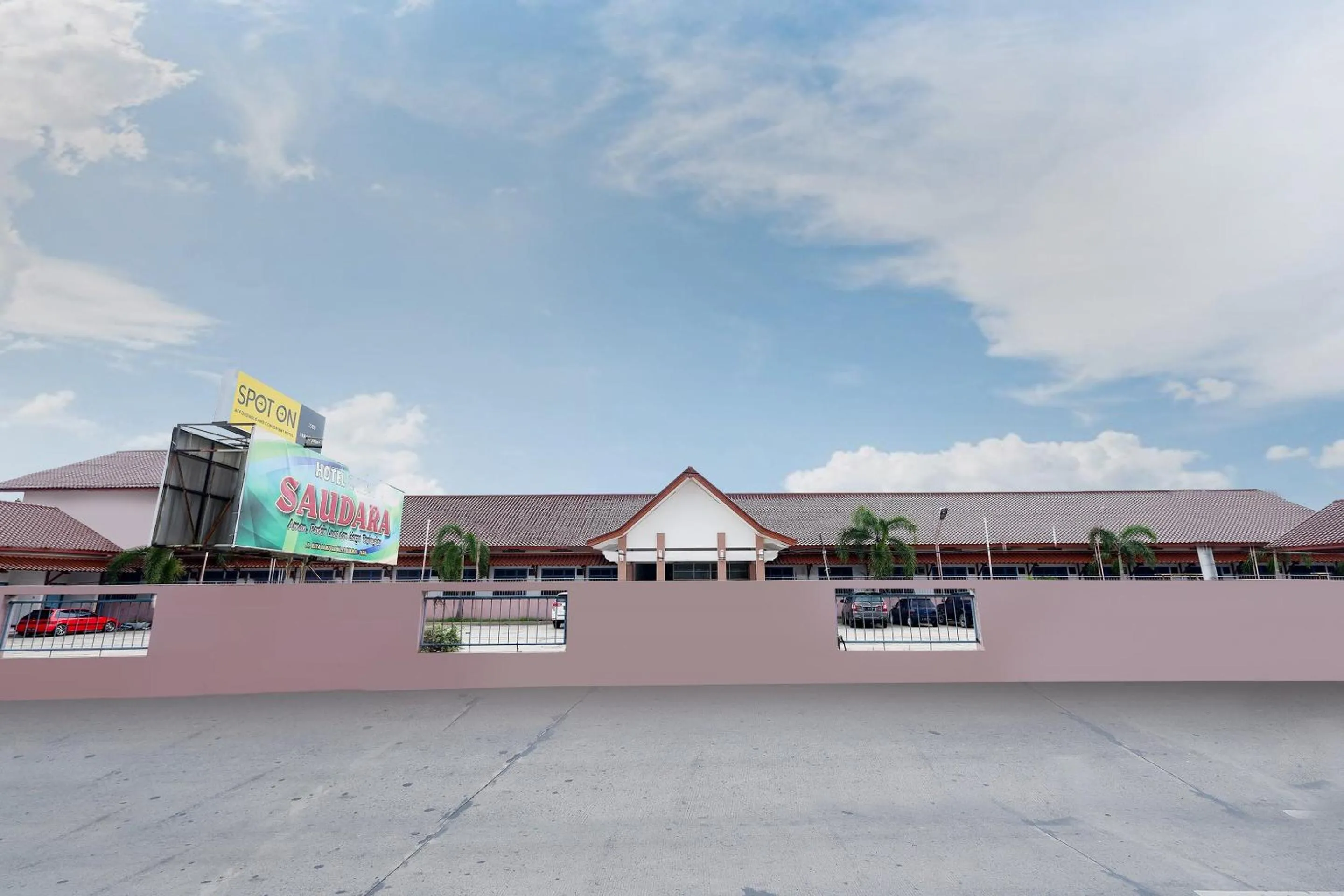 Facade/entrance in Hotel O Saudara