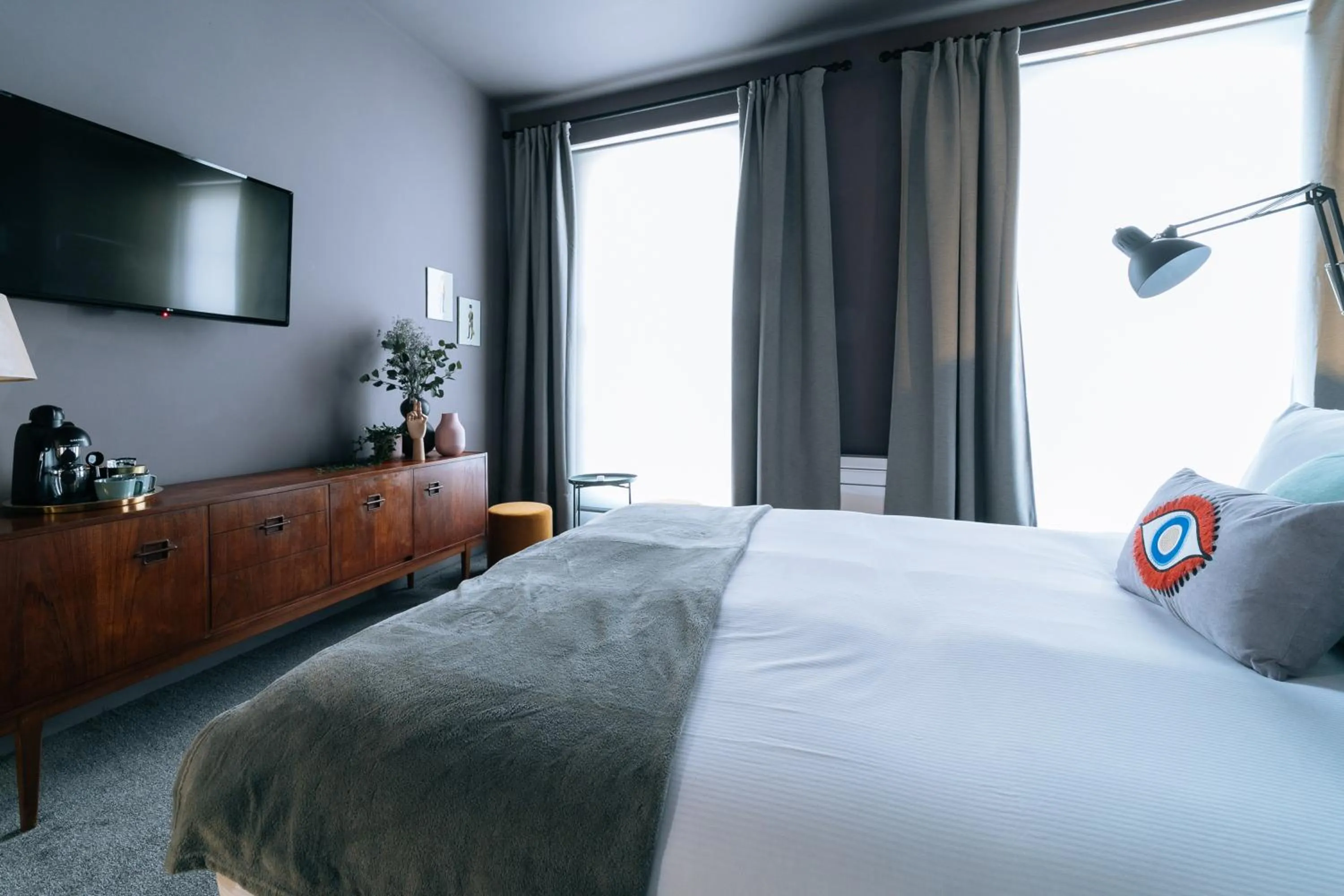 Bedroom, Bed in The Warwick By Nestor