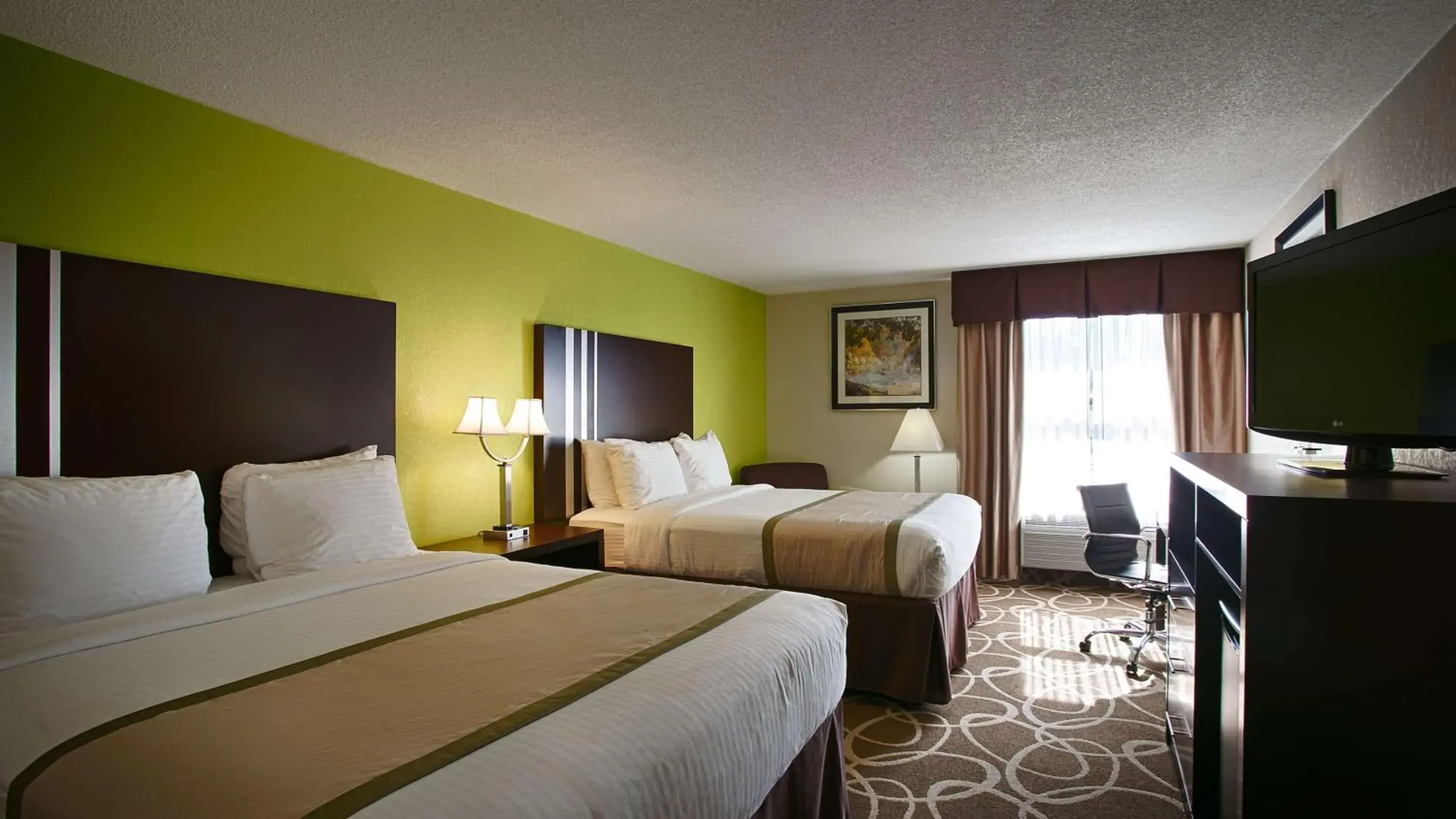 Queen Room with Two Queen Beds - Smoking in Best Western Lake Cumberland Inn Queen Room with Two Queen Beds - Smoking in Best Western Lake Cumberland Inn