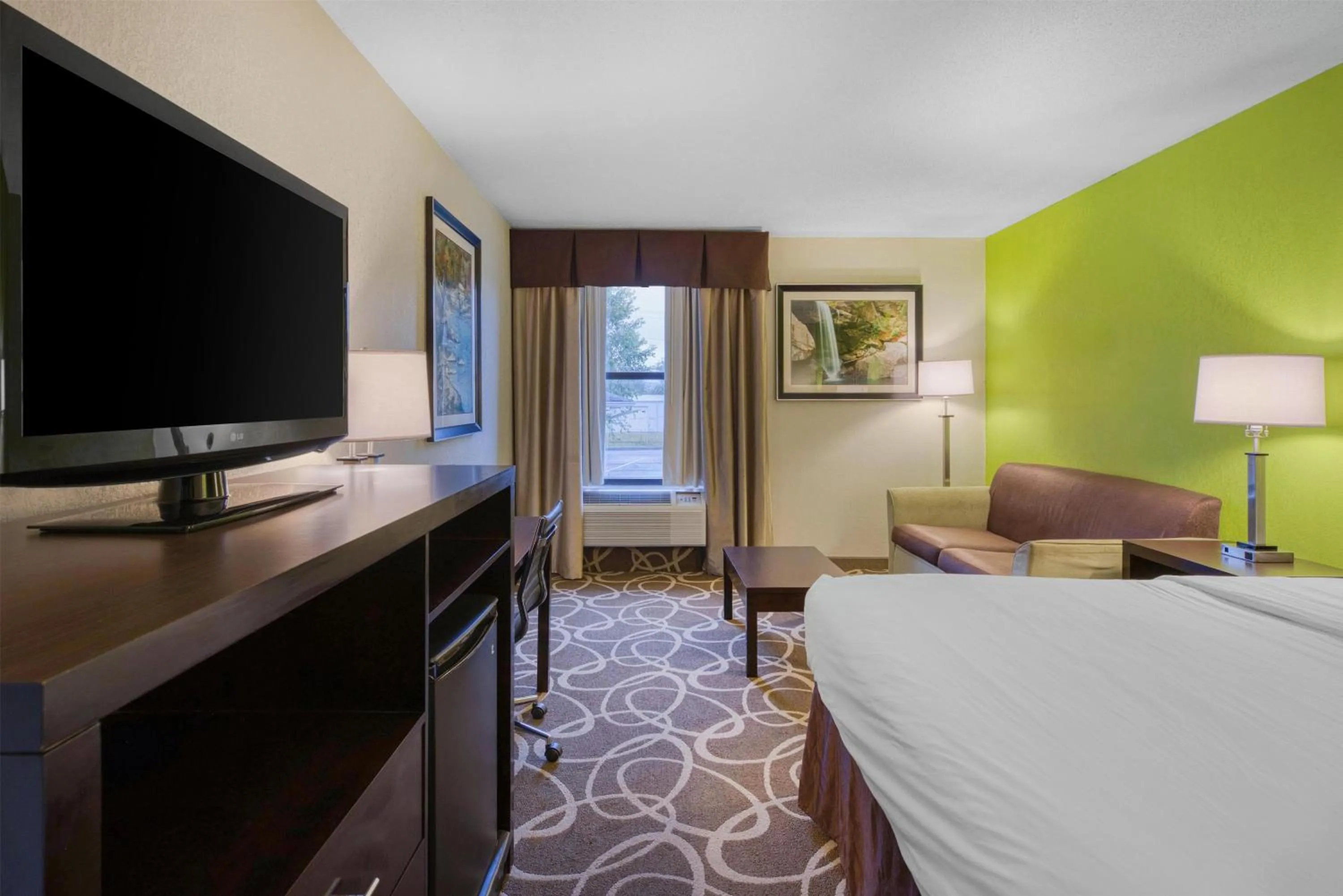 Bedroom, Bed in Best Western Lake Cumberland Inn