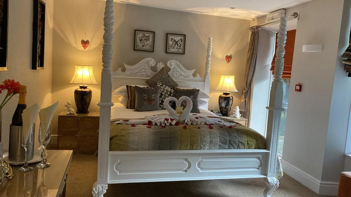 Bed in Windermere Boutique Hotel Spa Suites & Hot Tubs