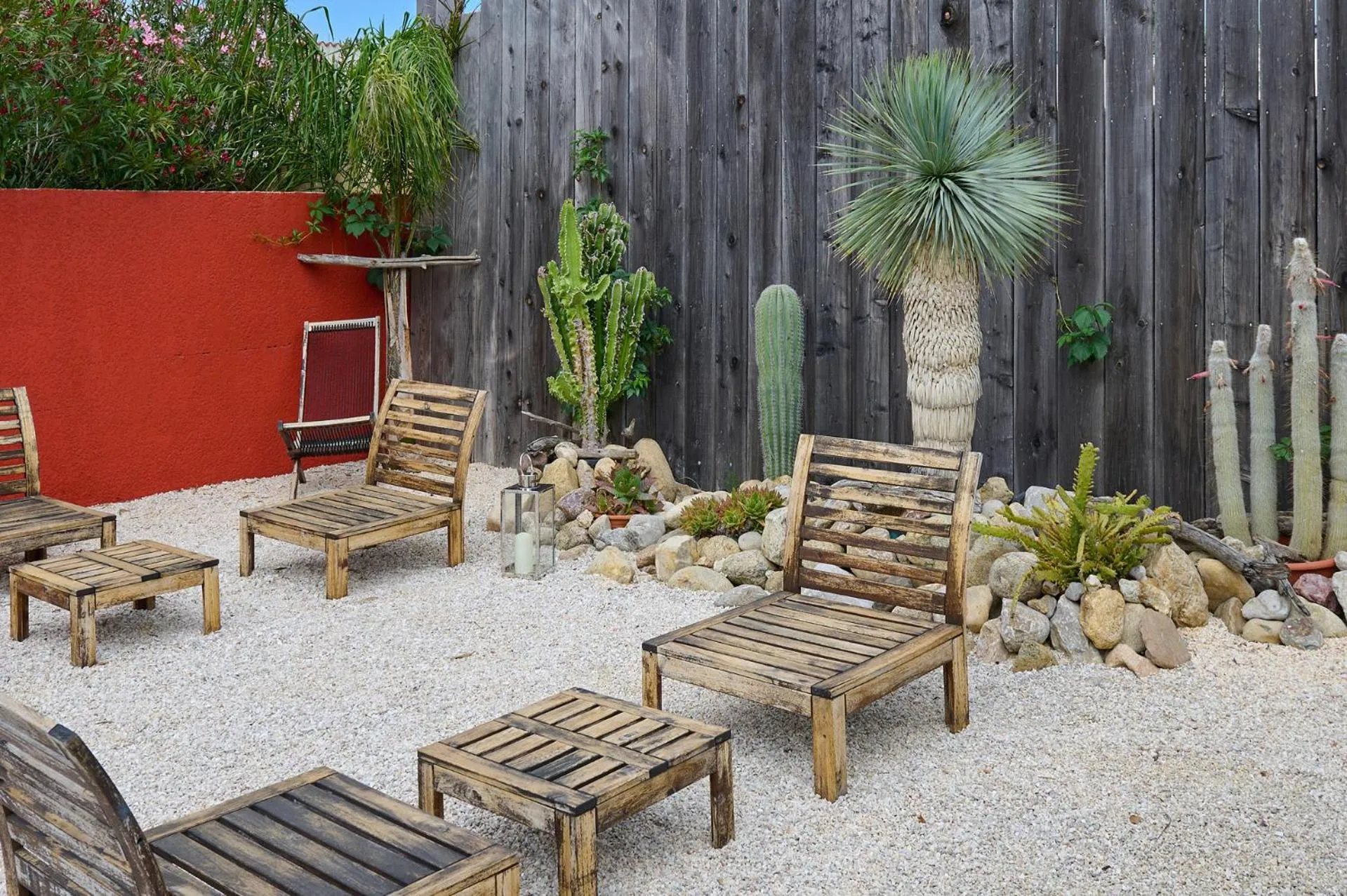 Garden view in Hôtel Les Mimosas