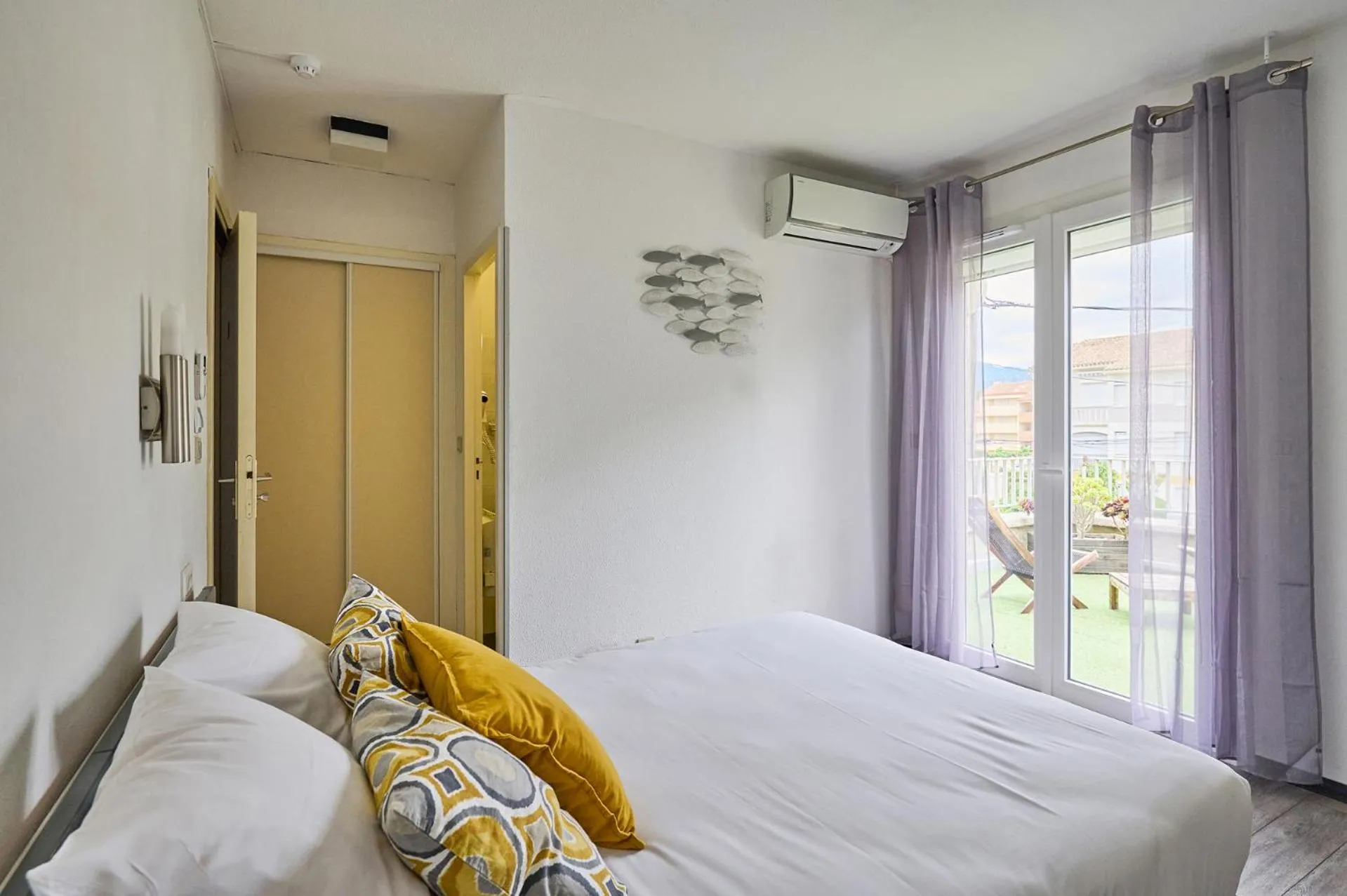 Bedroom, Bed in Hôtel Les Mimosas