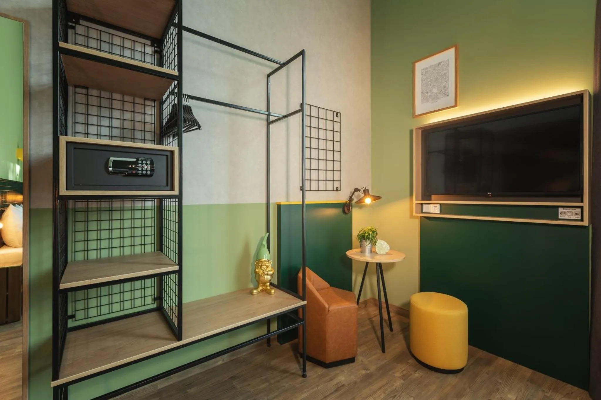 Photo of the whole room in Holiday Inn - the niu, Dwarf Berlin Schöneberg by IHG