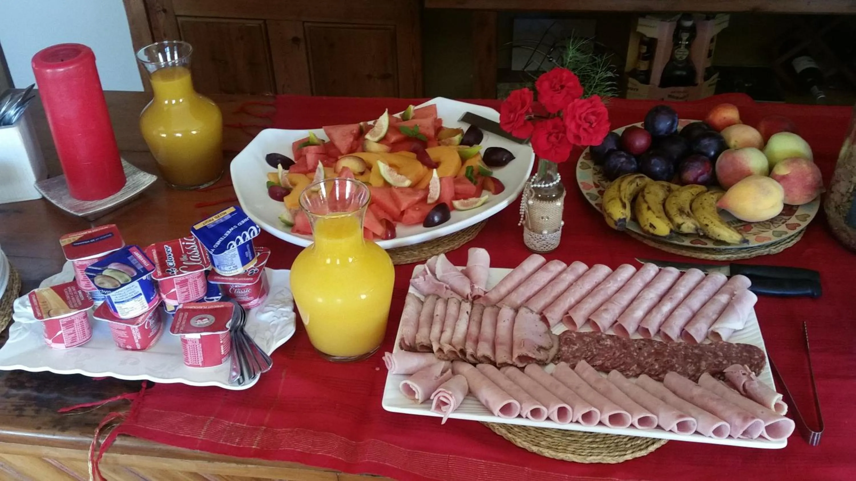 Breakfast in Over The Mountain Guest Farm