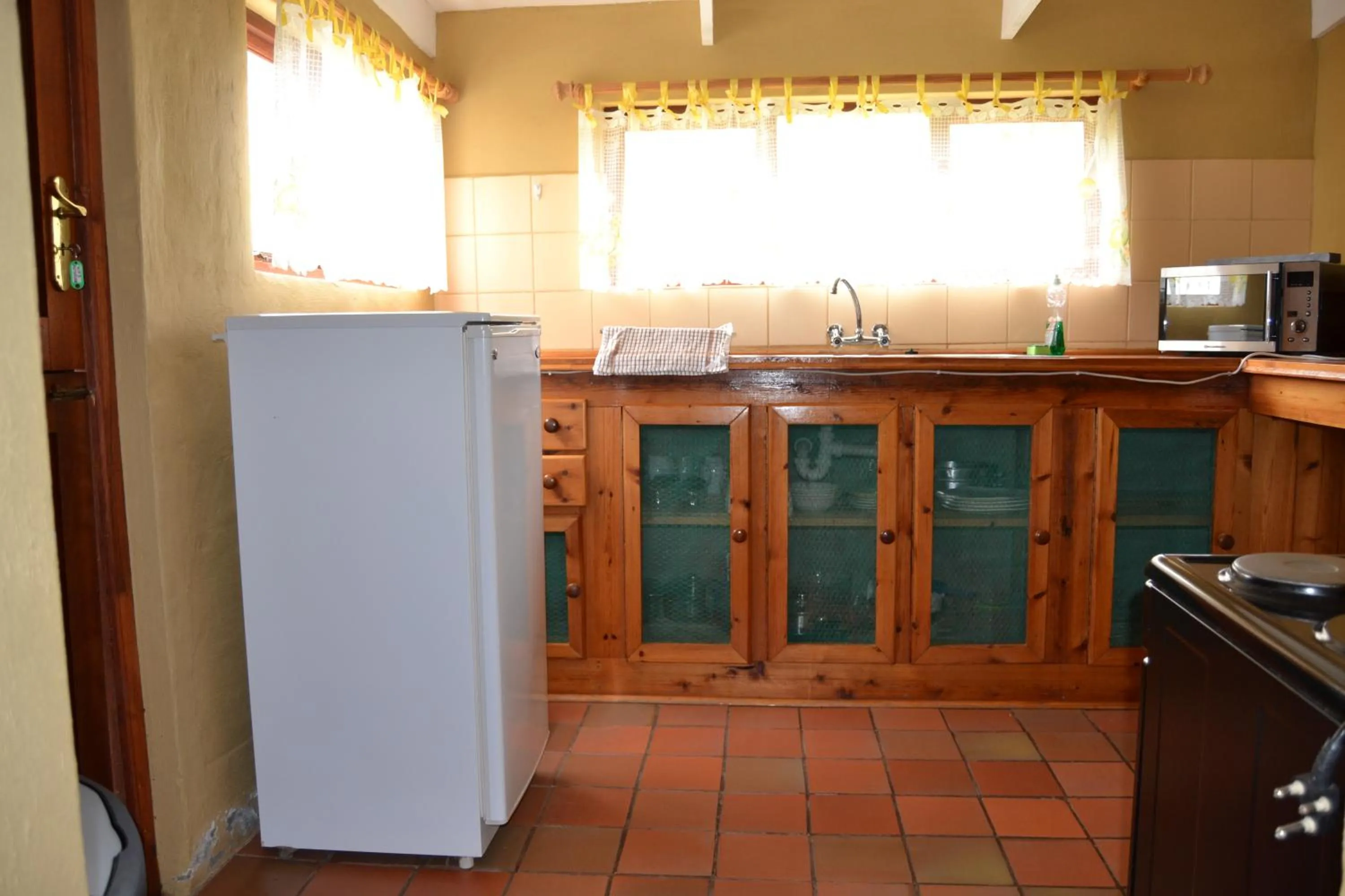 Kitchen or kitchenette in Over The Mountain Guest Farm