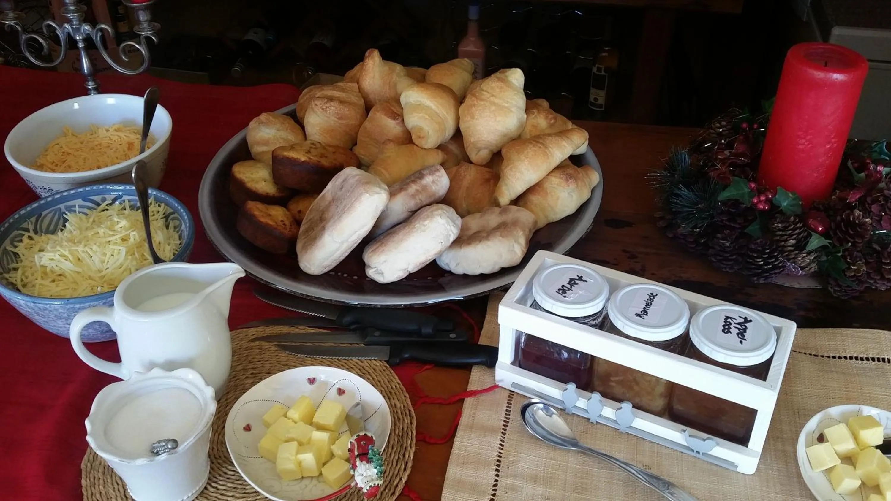 Breakfast in Over The Mountain Guest Farm