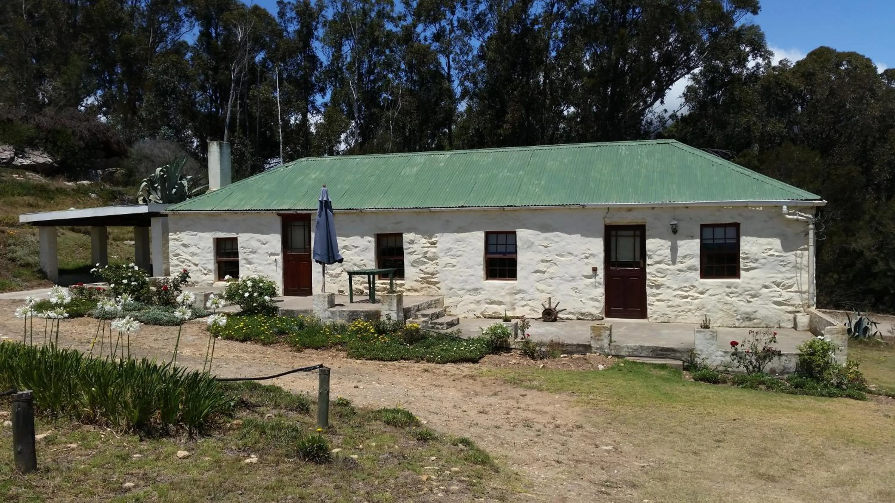 Facade/entrance in Over The Mountain Guest Farm