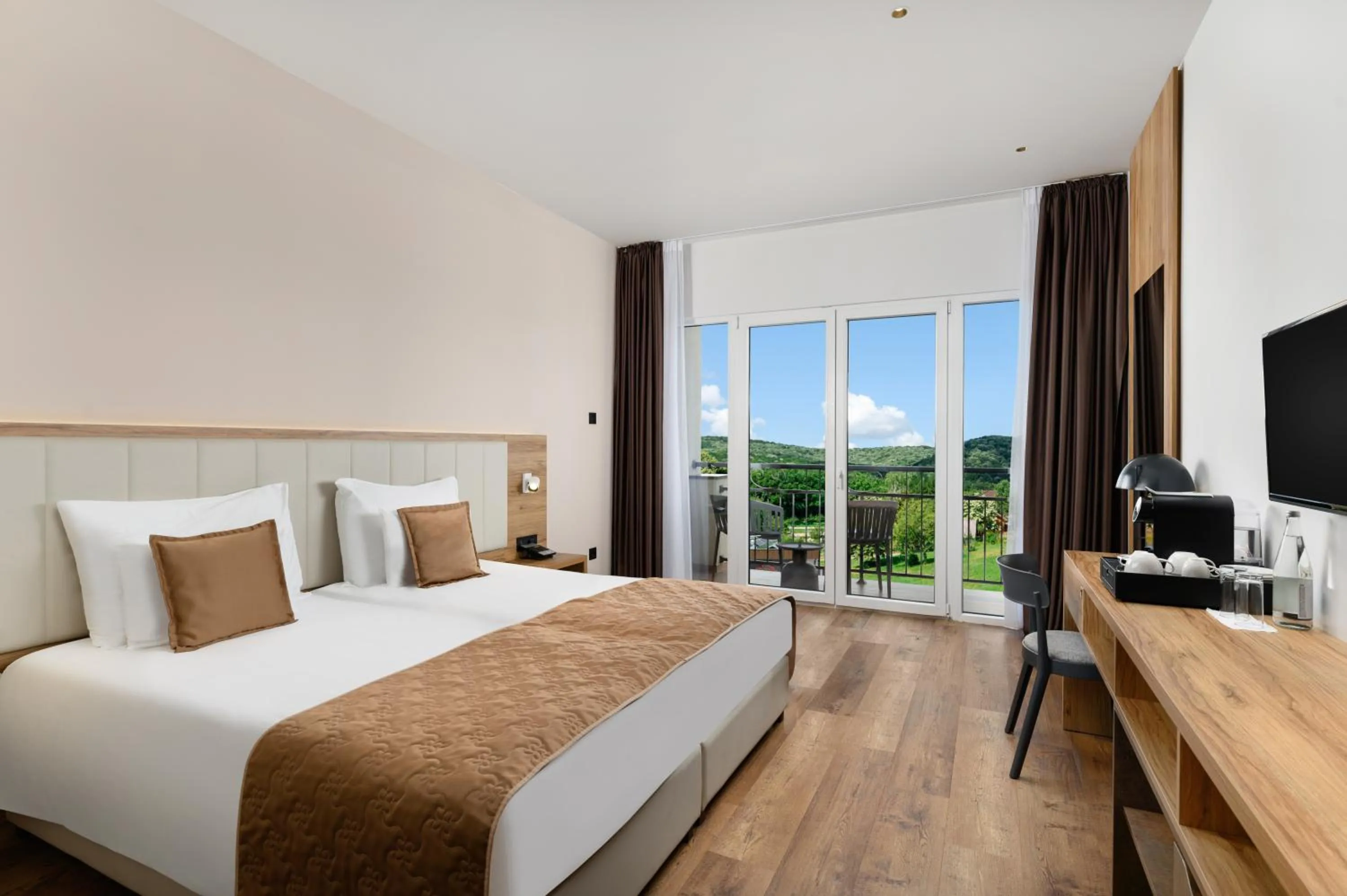 Bed in Movenpick Resort and Spa Fruske Terme