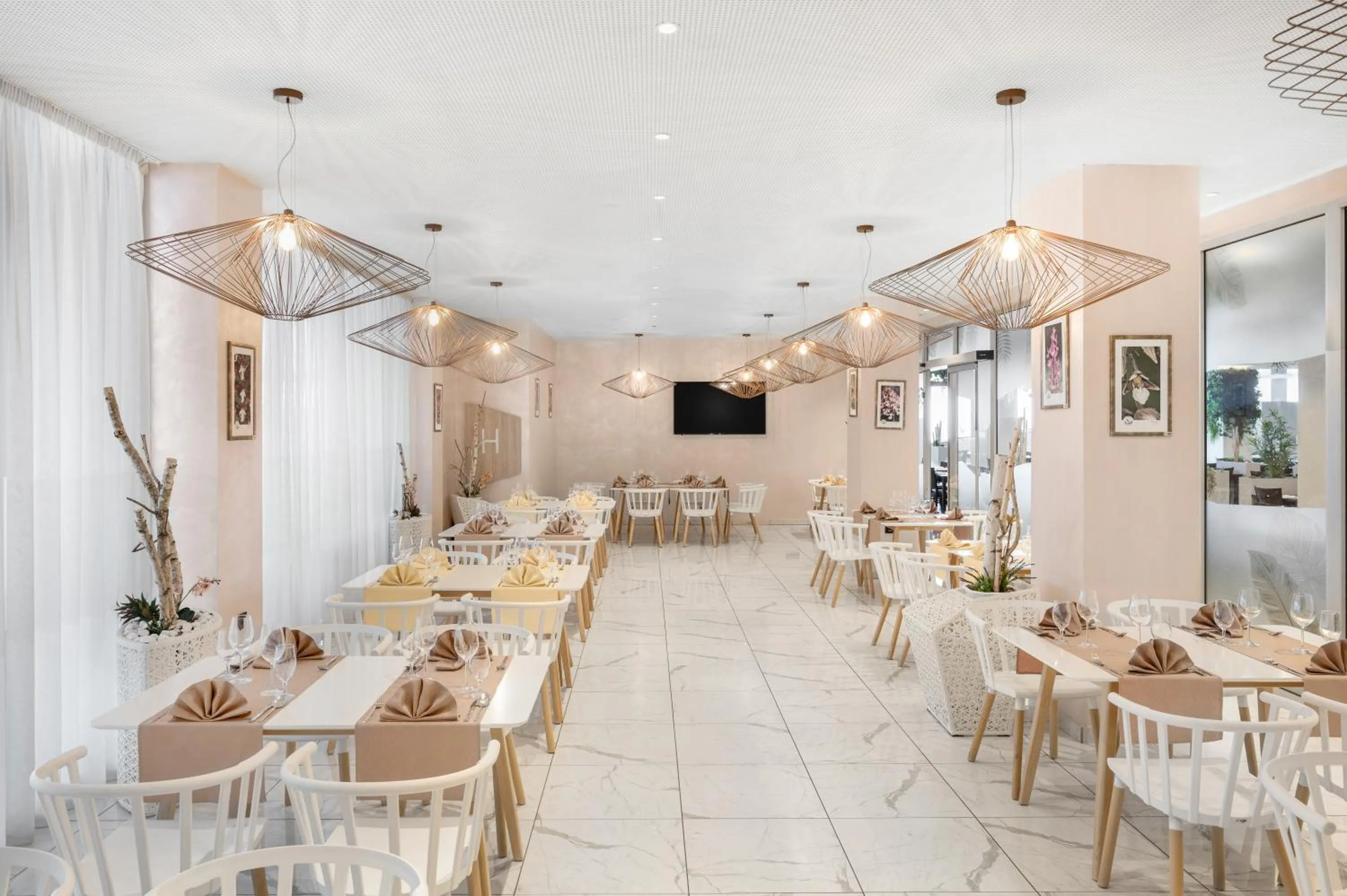 Dining area in Movenpick Resort and Spa Fruske Terme