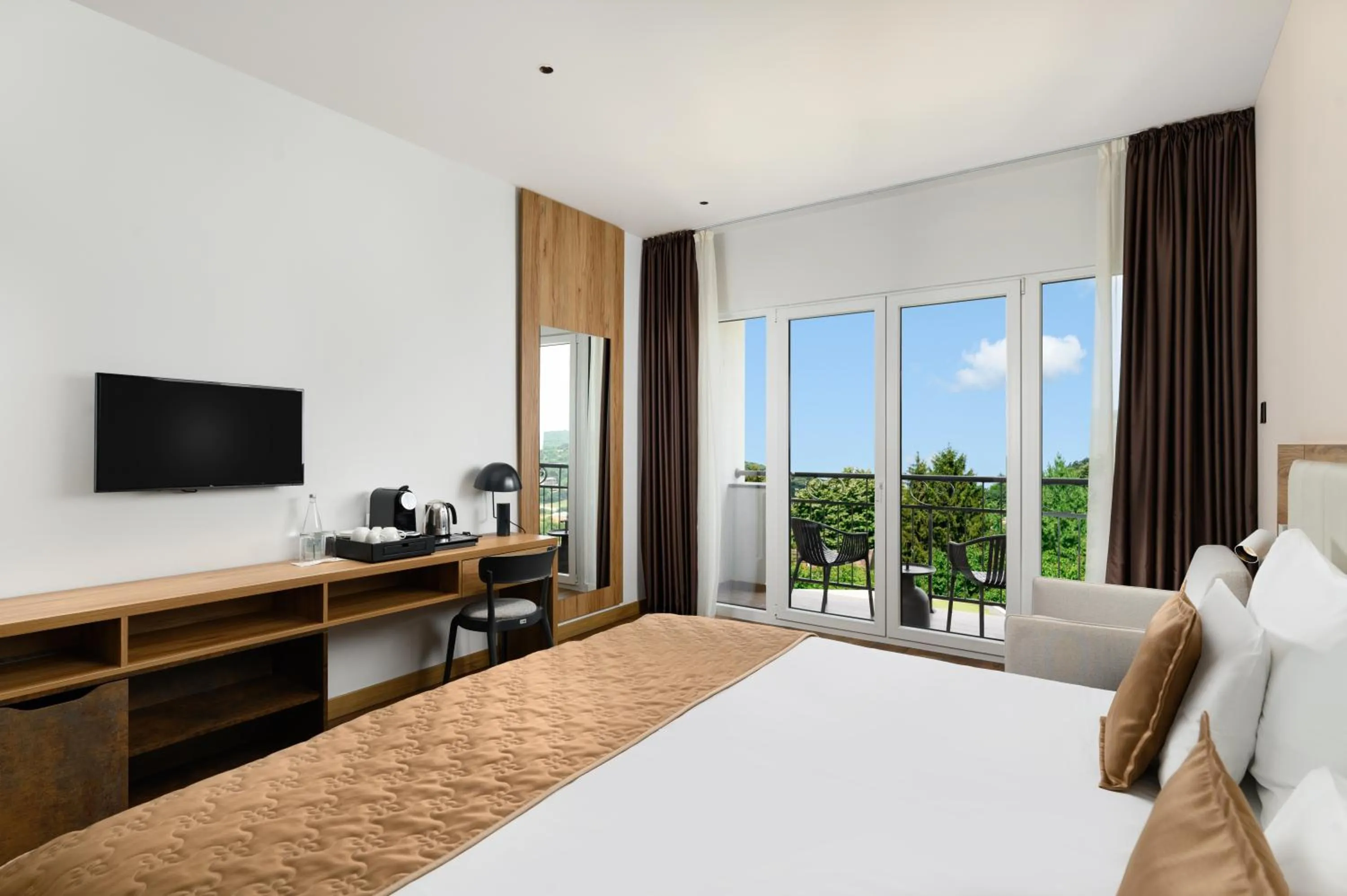 Bed in Movenpick Resort and Spa Fruske Terme