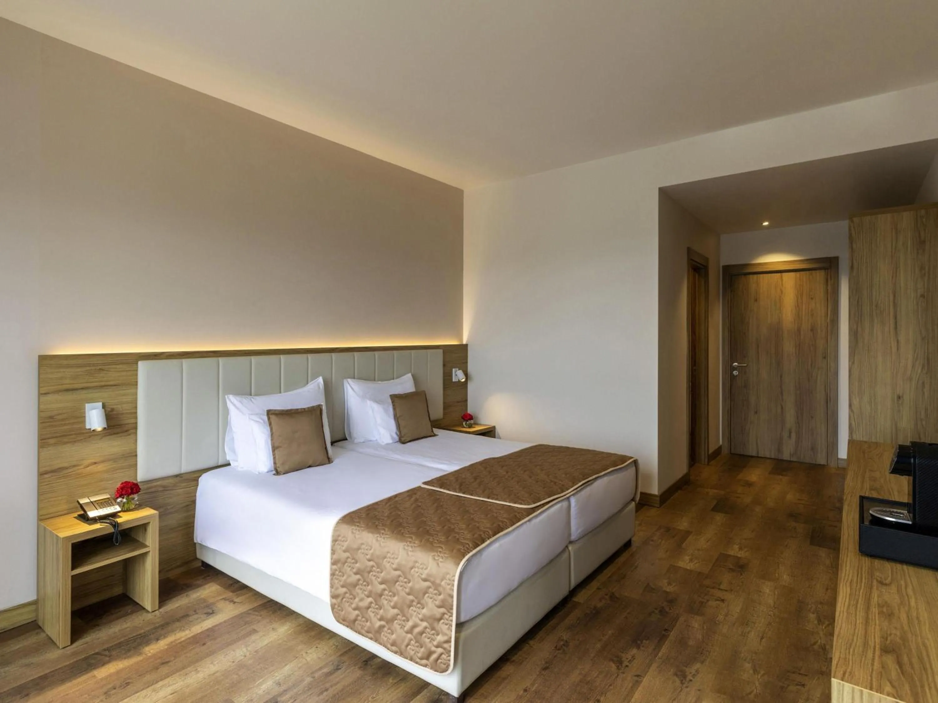 Bedroom, Bed in Movenpick Resort and Spa Fruske Terme