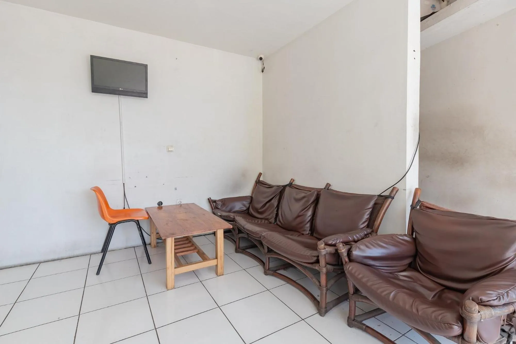 Seating area in Urbanview Kazanan Setiabudi Bandung