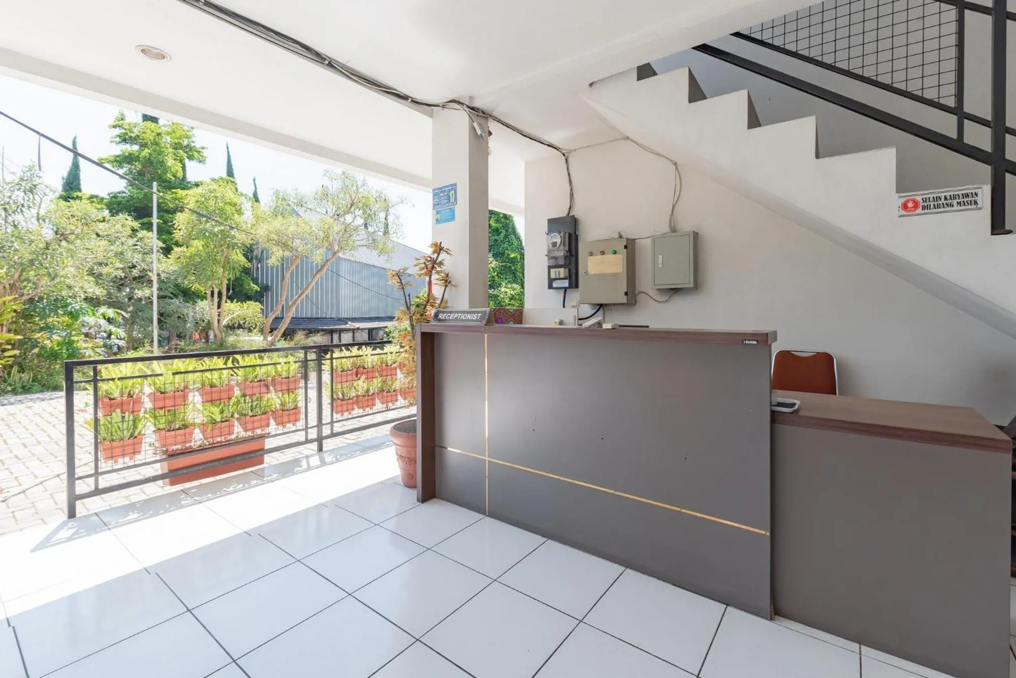 Lobby or reception in Urbanview Kazanan Setiabudi Bandung