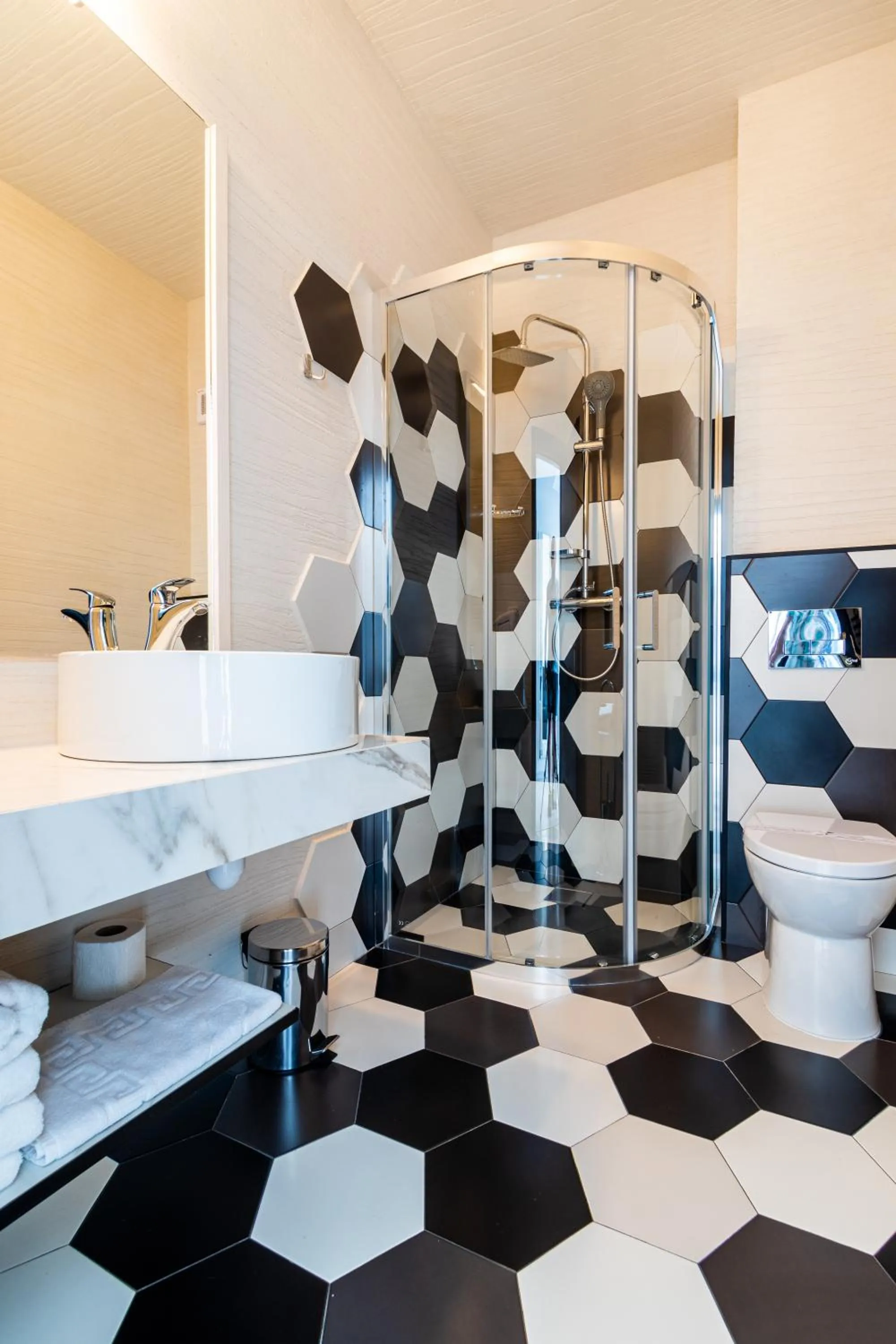 Shower in Hotel Bulevard