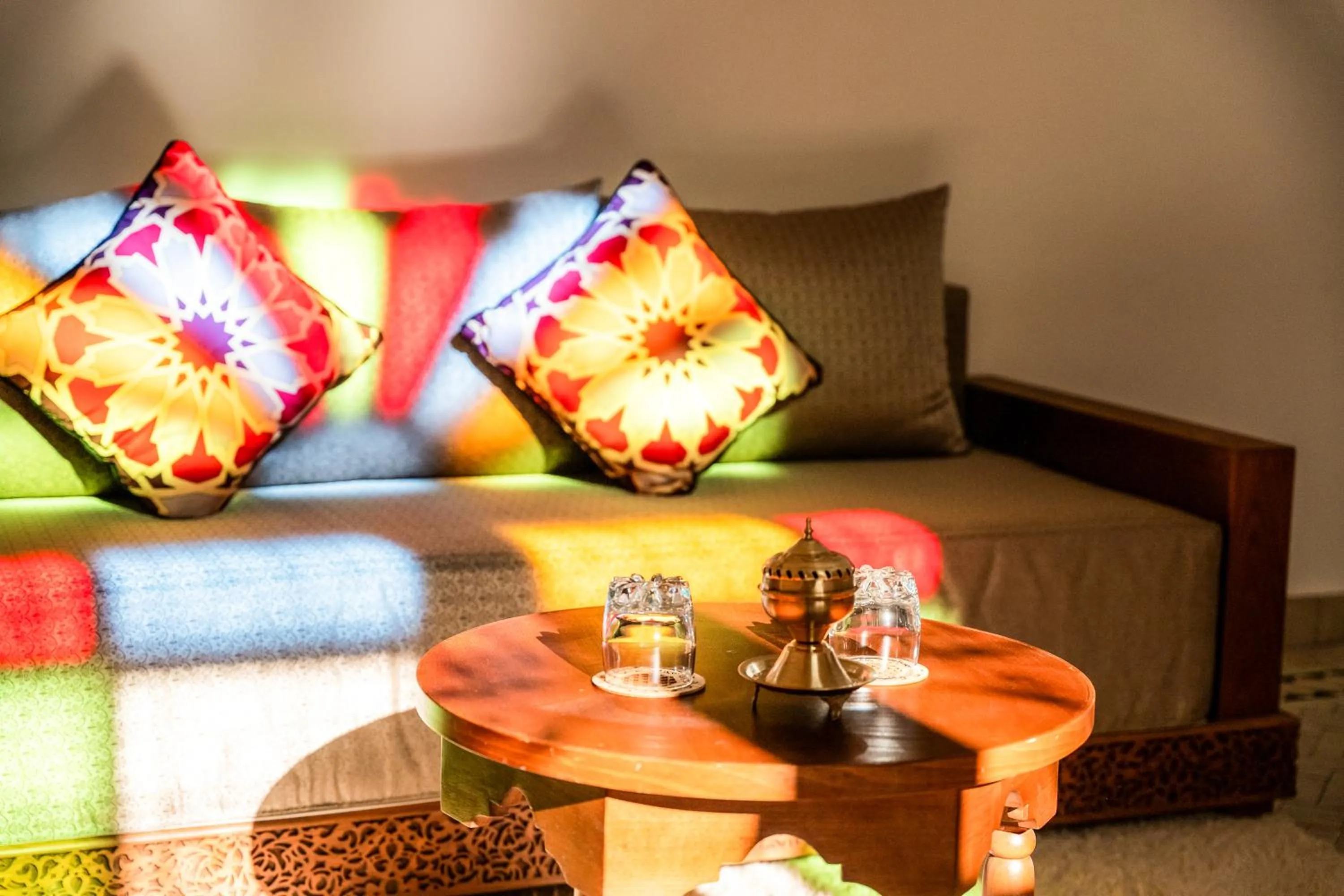 Text overlay, Bed in Riad Al Ansari