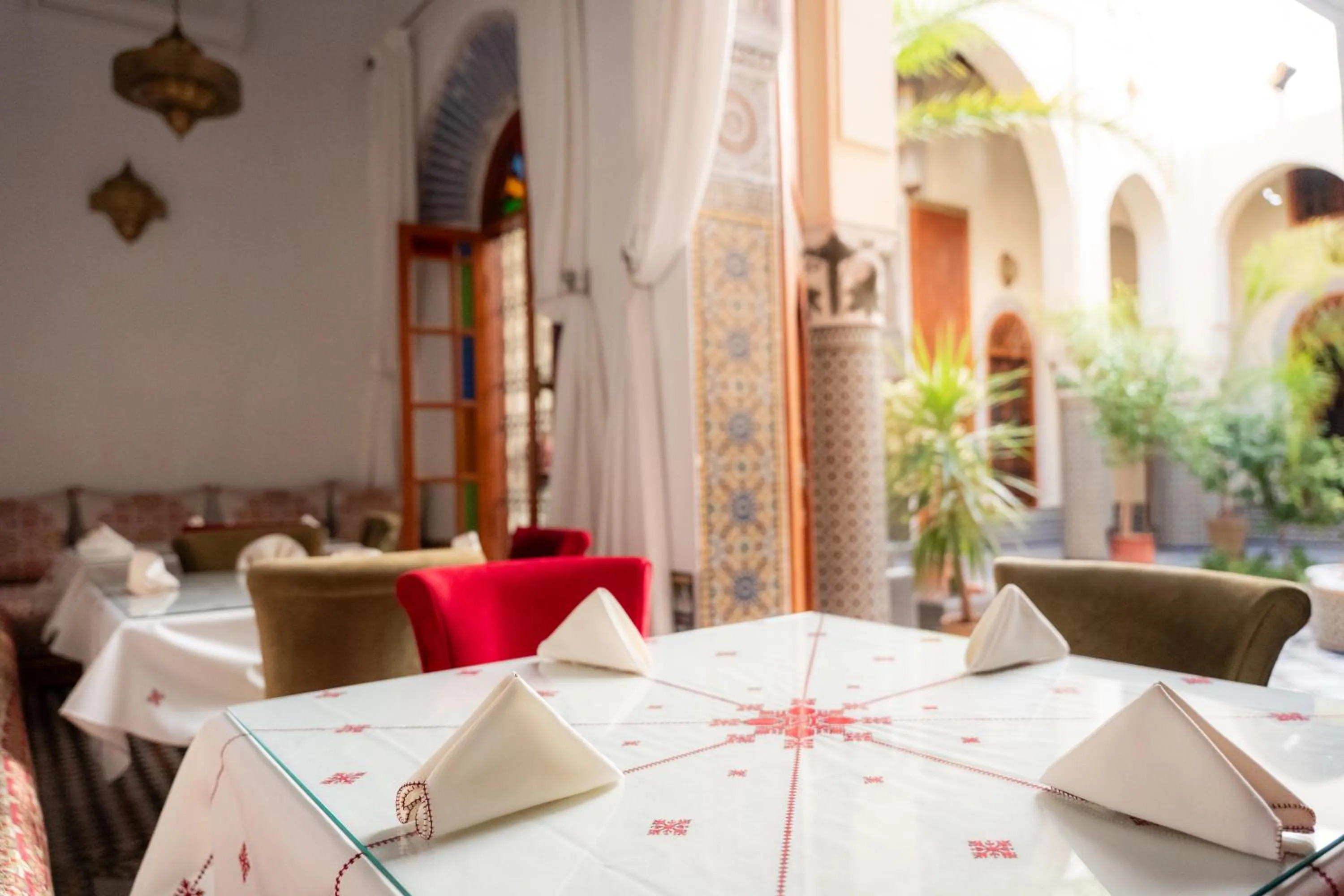 Restaurant/places to eat in Riad Al Ansari