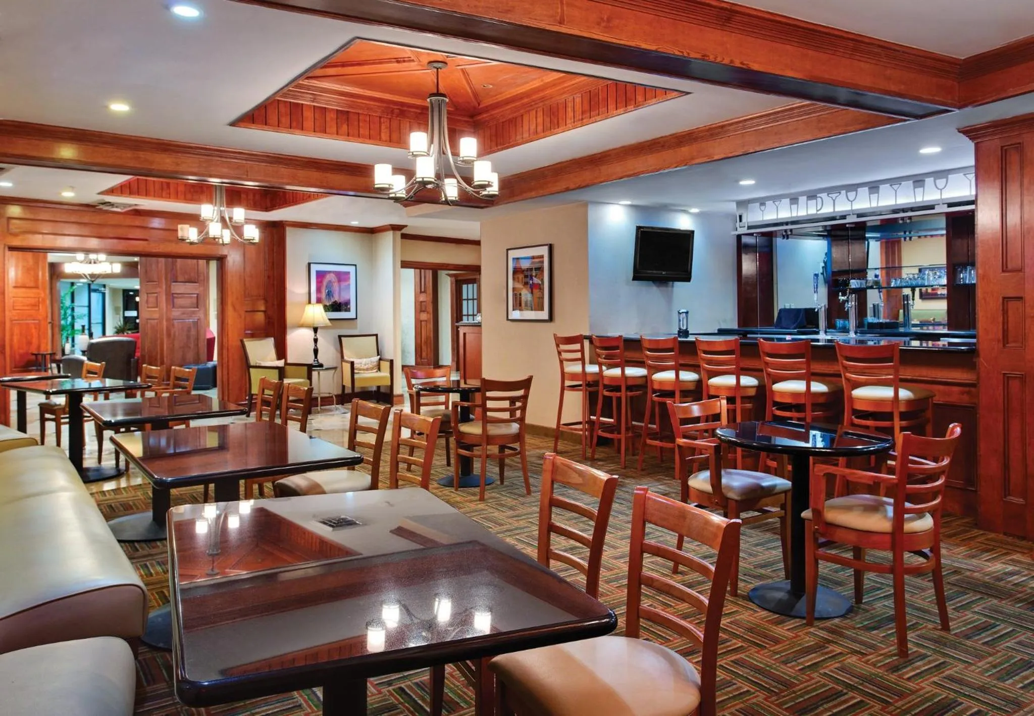 Lounge or bar in Holiday Inn Express Dallas Market Center by IHG