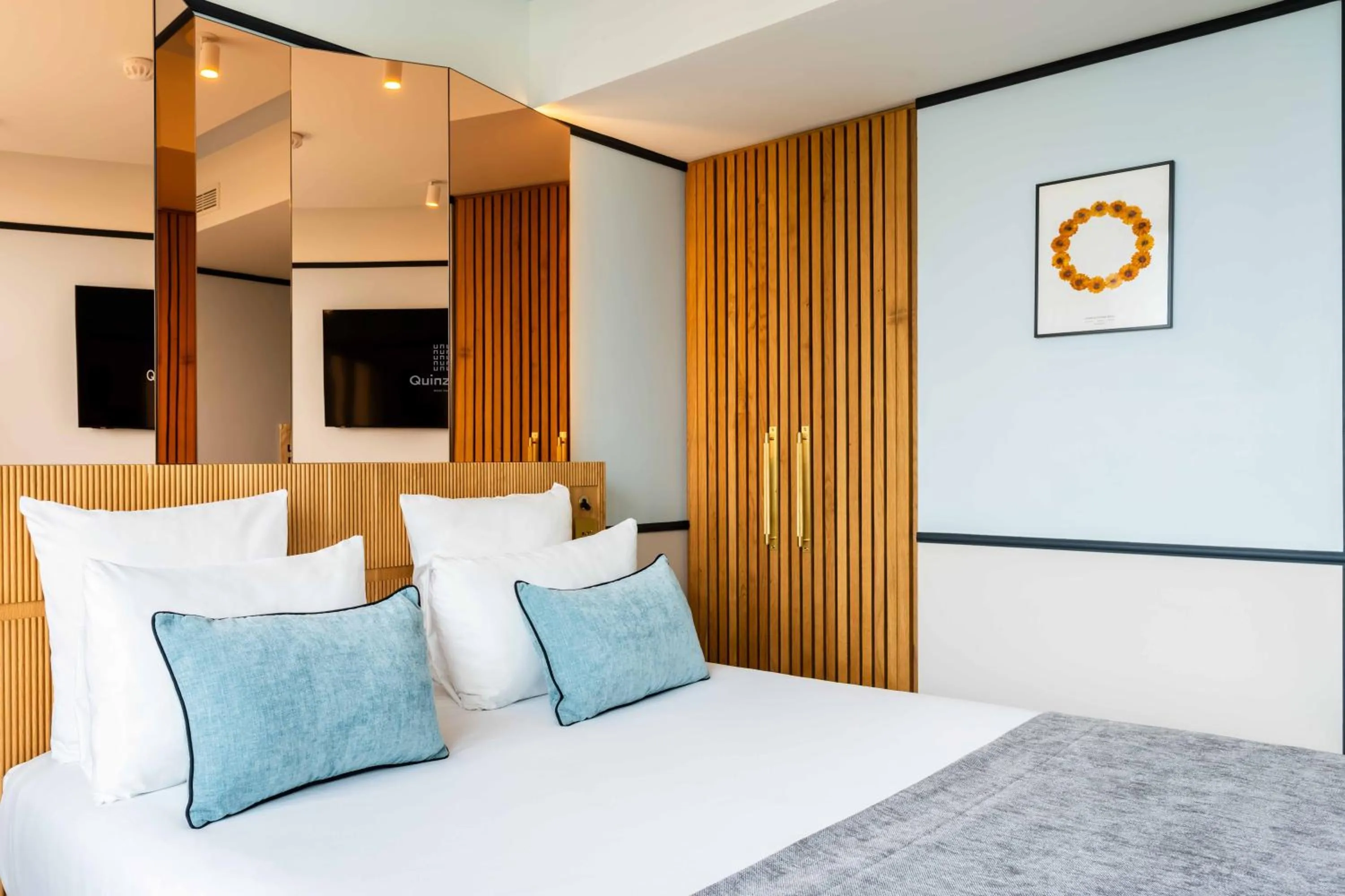 Photo of the whole room, Bed in Quinzerie hôtel