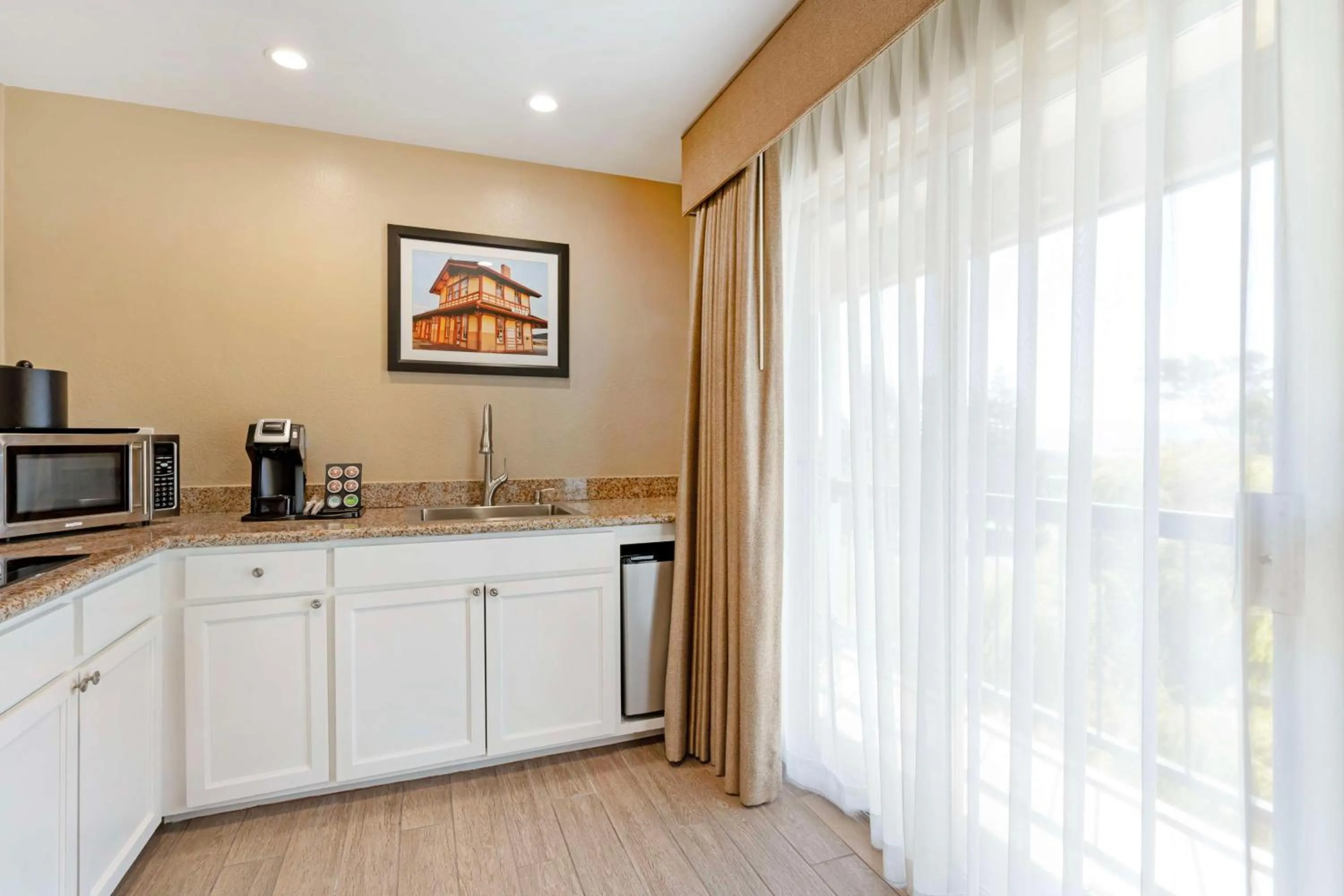 Photo of the whole room in Best Western Plus Heritage Inn