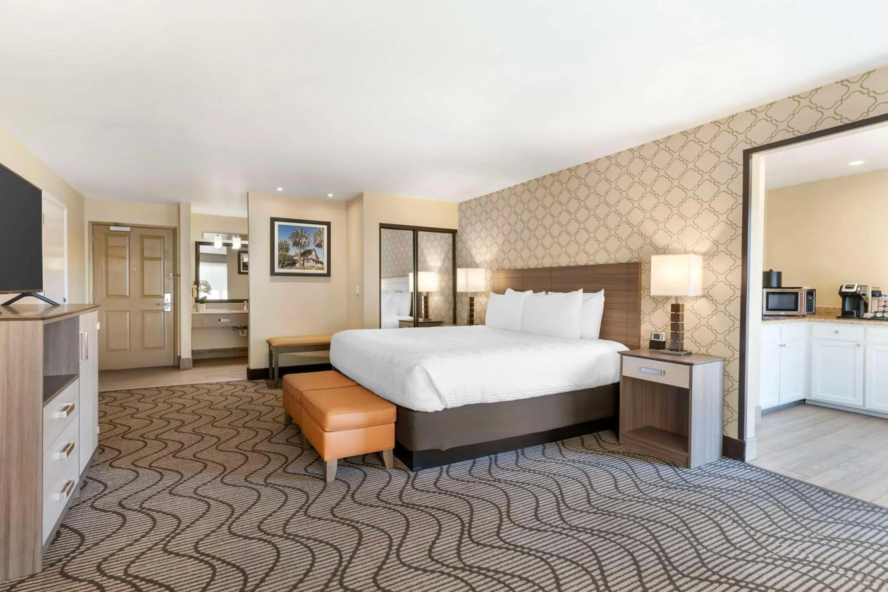 Photo of the whole room, Bed in Best Western Plus Heritage Inn