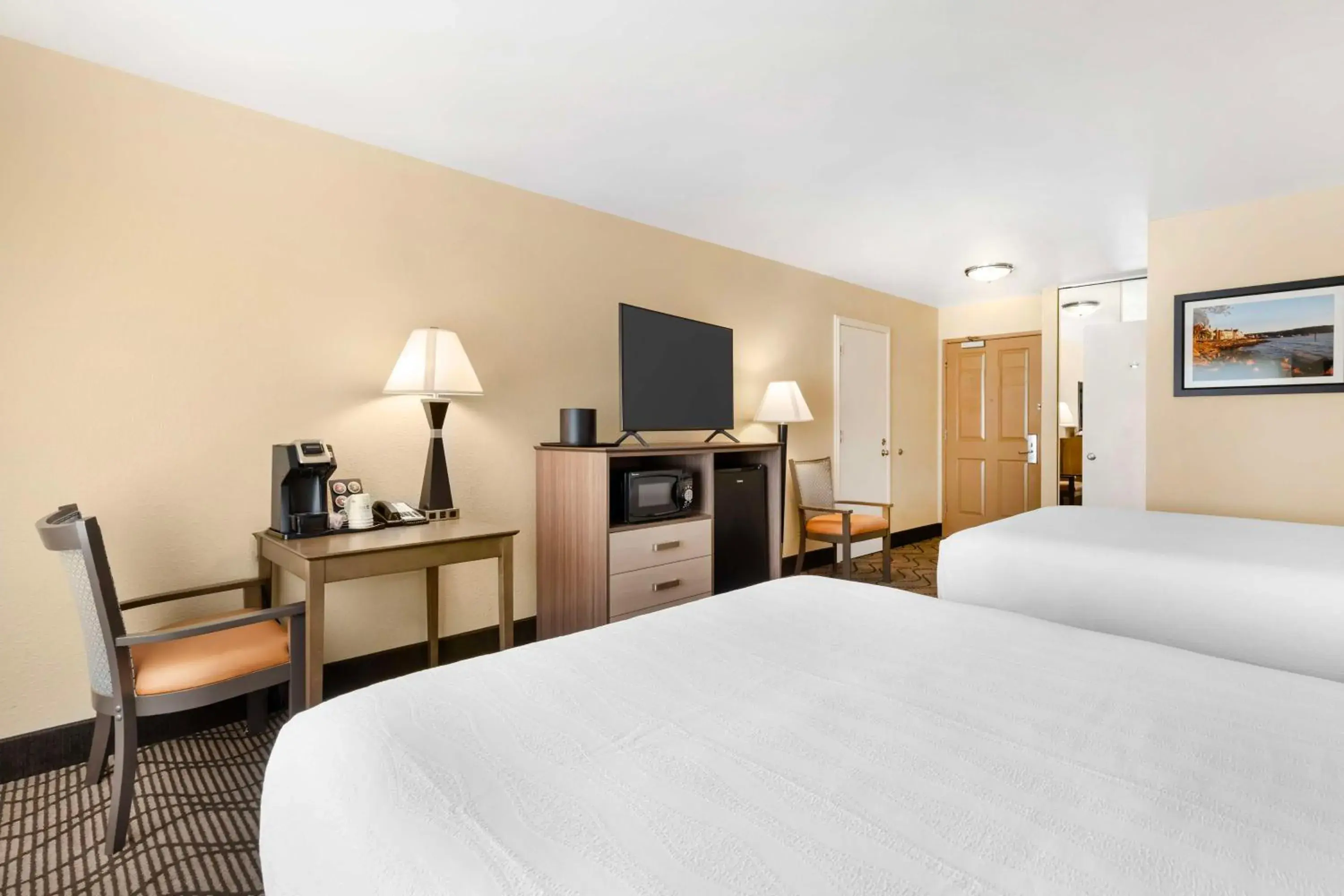 Queen Room with Two Queen Beds - Non-Smoking in Best Western Plus Heritage Inn Queen Room with Two Queen Beds - Non-Smoking in Best Western Plus Heritage Inn