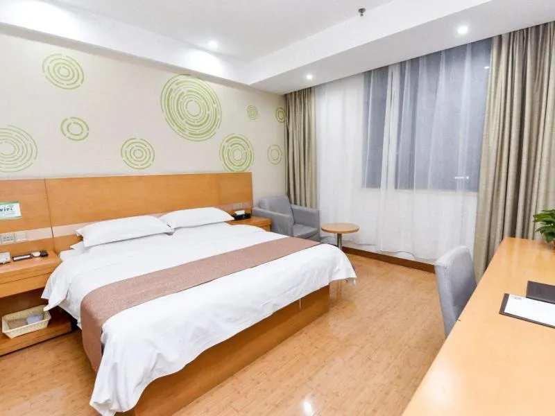 Bed in GreenTree Inn Xuchang Yucheng County Ziyun Avenue Business Hotel