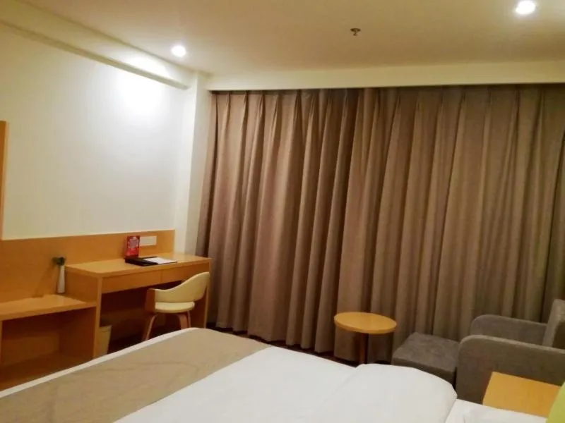 Bed in Vatica Xuzhou Suining Bus Station Building Materials City Hotel