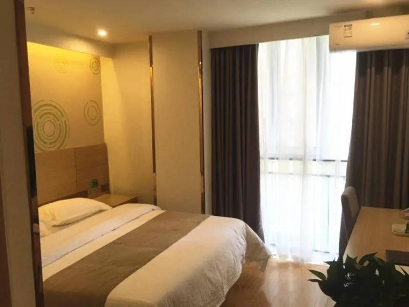 Bed in GreenTree Inn Chengde Development Zone University City Express Hotel