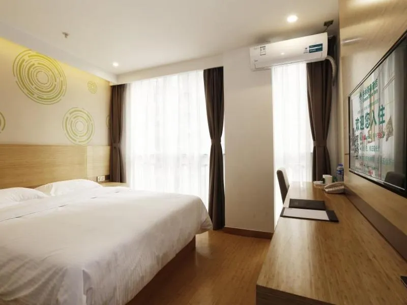 Bed in GreenTree Inn Chengde Development Zone University City Express Hotel