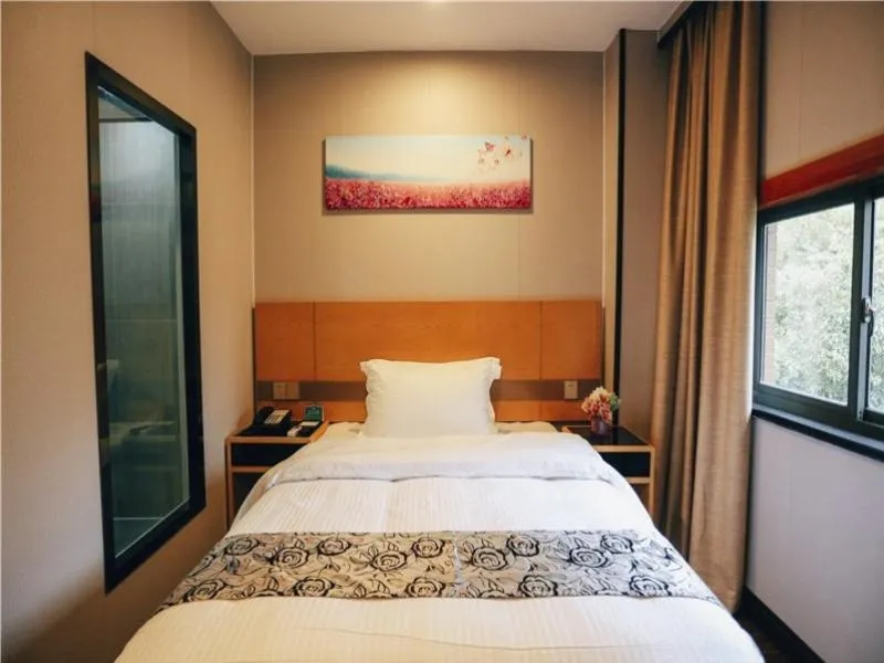 Bed in GreenTree Alliance Shanghai West Shuichan Road Hotel