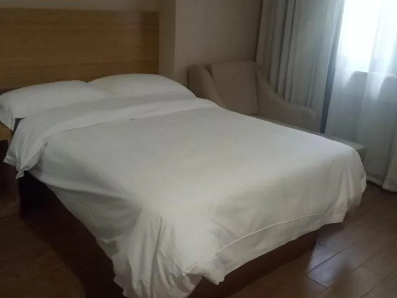 Bed in GreenTree Inn Anqing Duxiu Avenue Greenland Metropolis Express Hotel