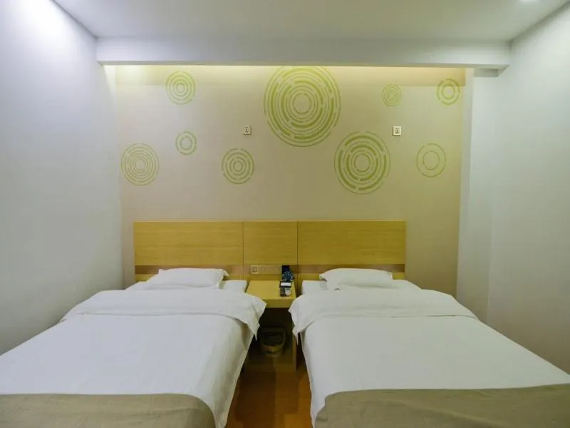 Bed in GreenTree Inn Dalian Dalian North Railway Station Express Hotel