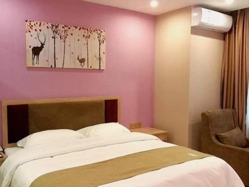 Bed in GreenTree Alliance Kunming Beijing Road Linyuqiao Subway Station Hotel