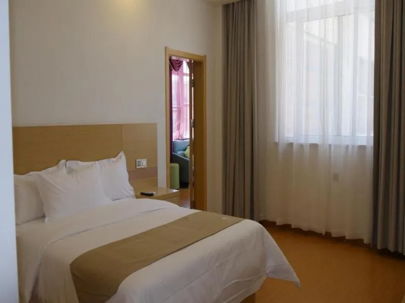 Bed in GreenTree Inn Zaozhuang High Speed Rail Station Express Hotel