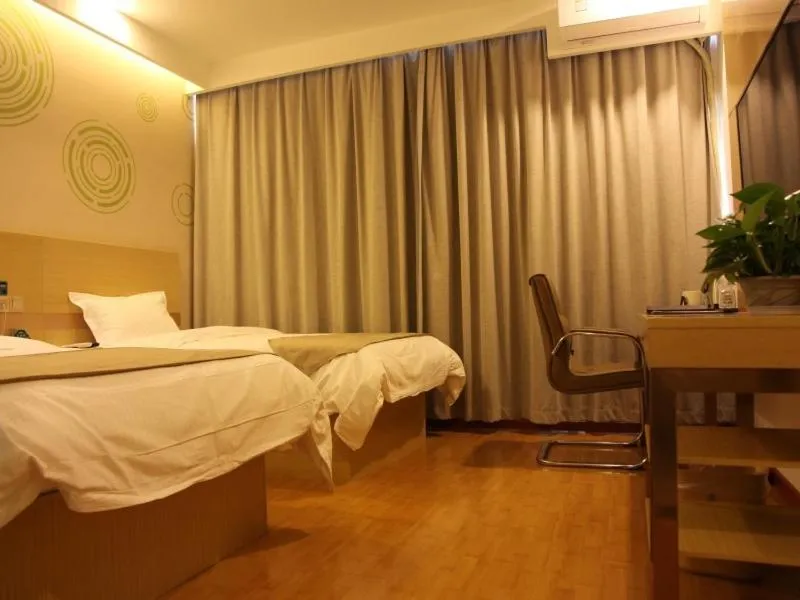 Bed in GreenTree Inn Zaozhuang High Speed Rail Station Express Hotel