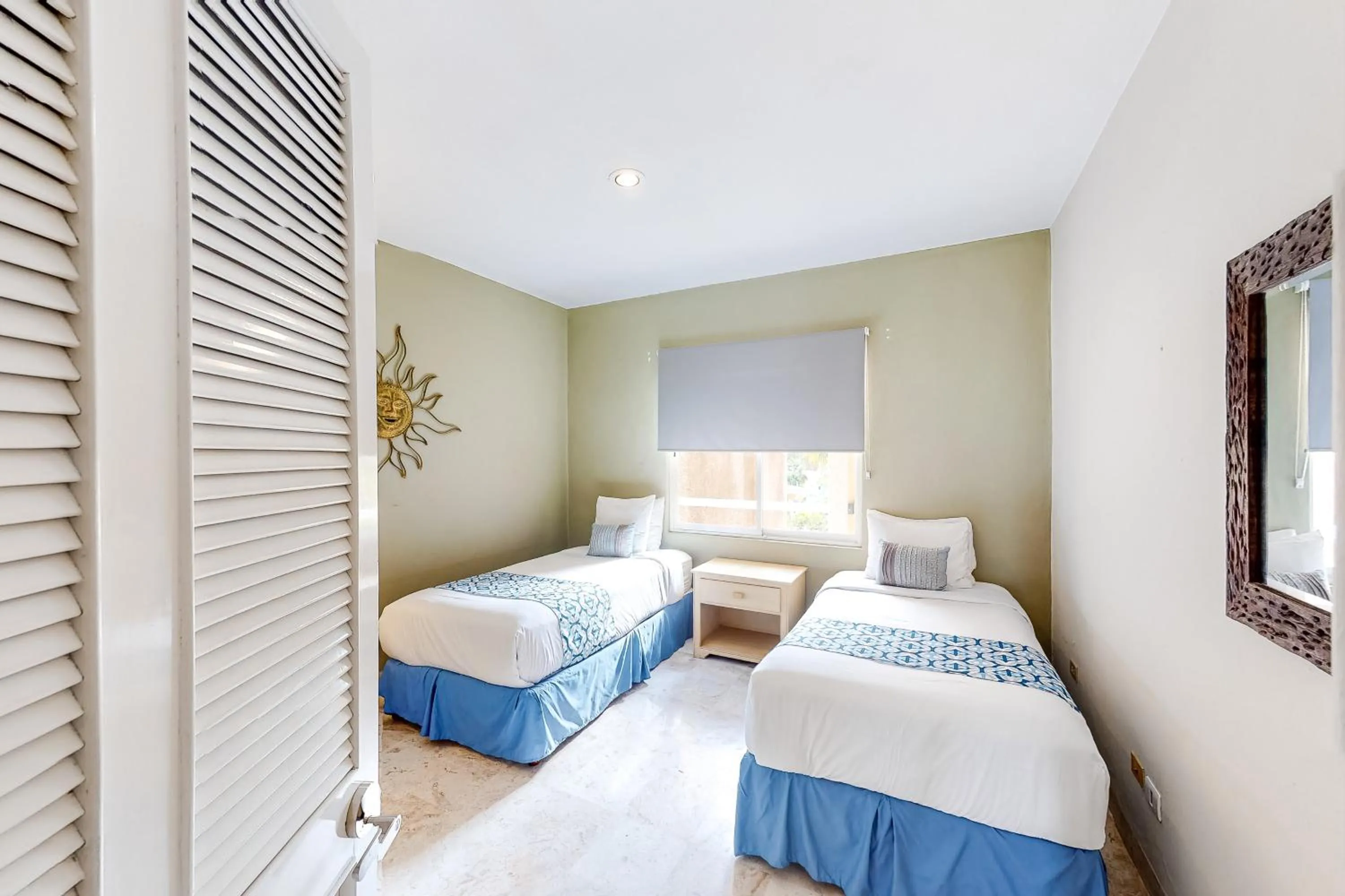 Bed in Seashell 334 @ Fishermen