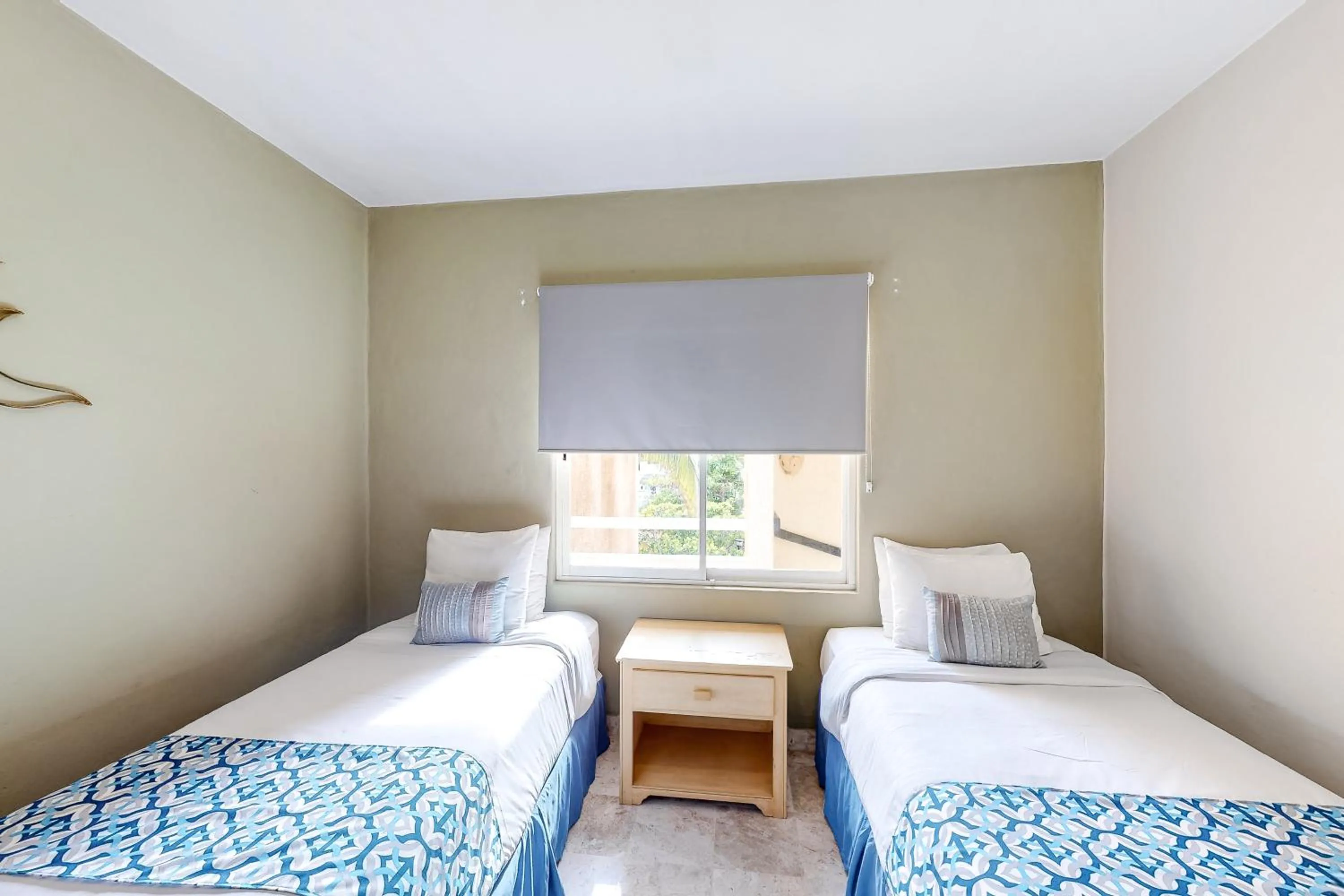 Bed in Seashell 334 @ Fishermen