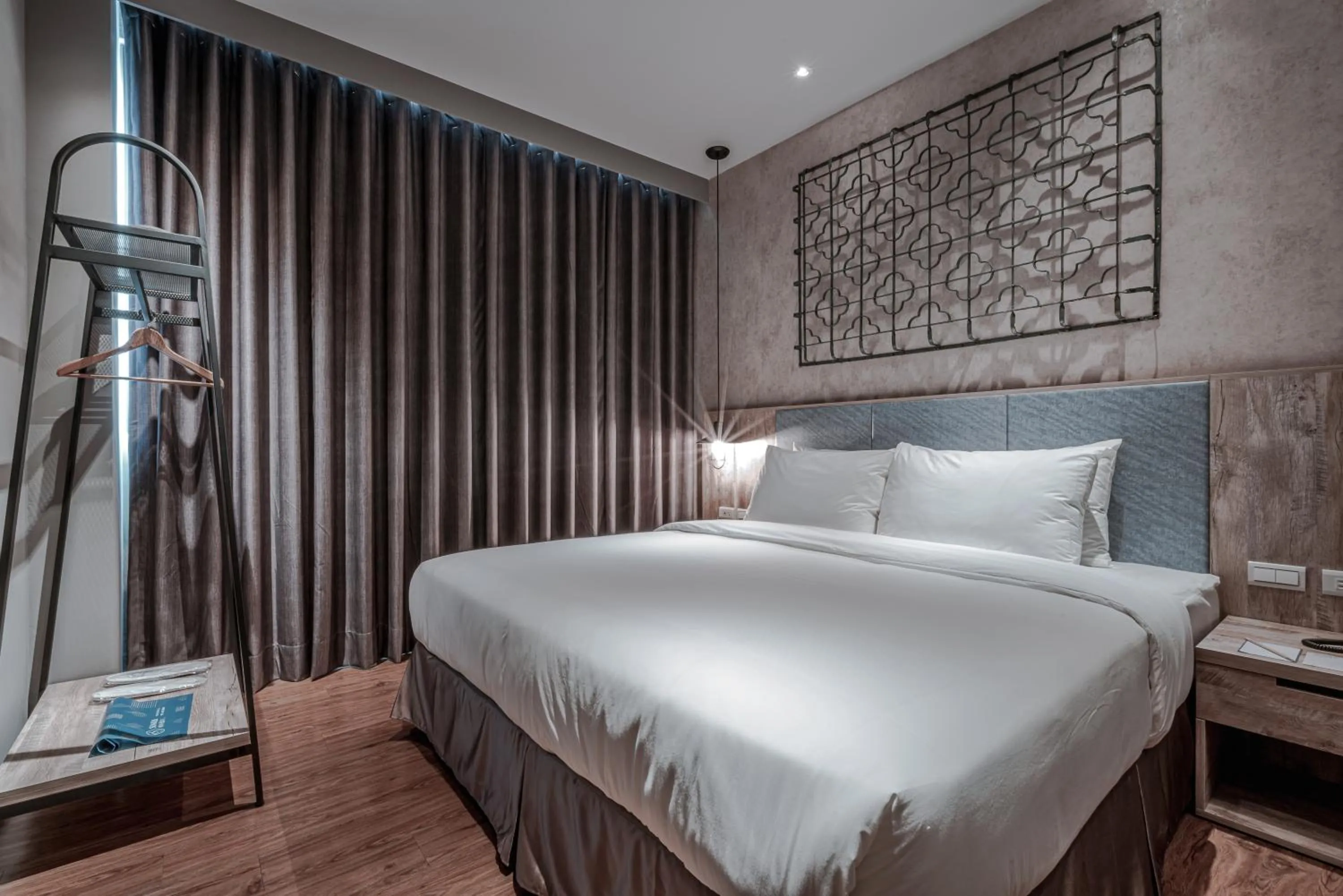 Bed in Somer Chew Hotel