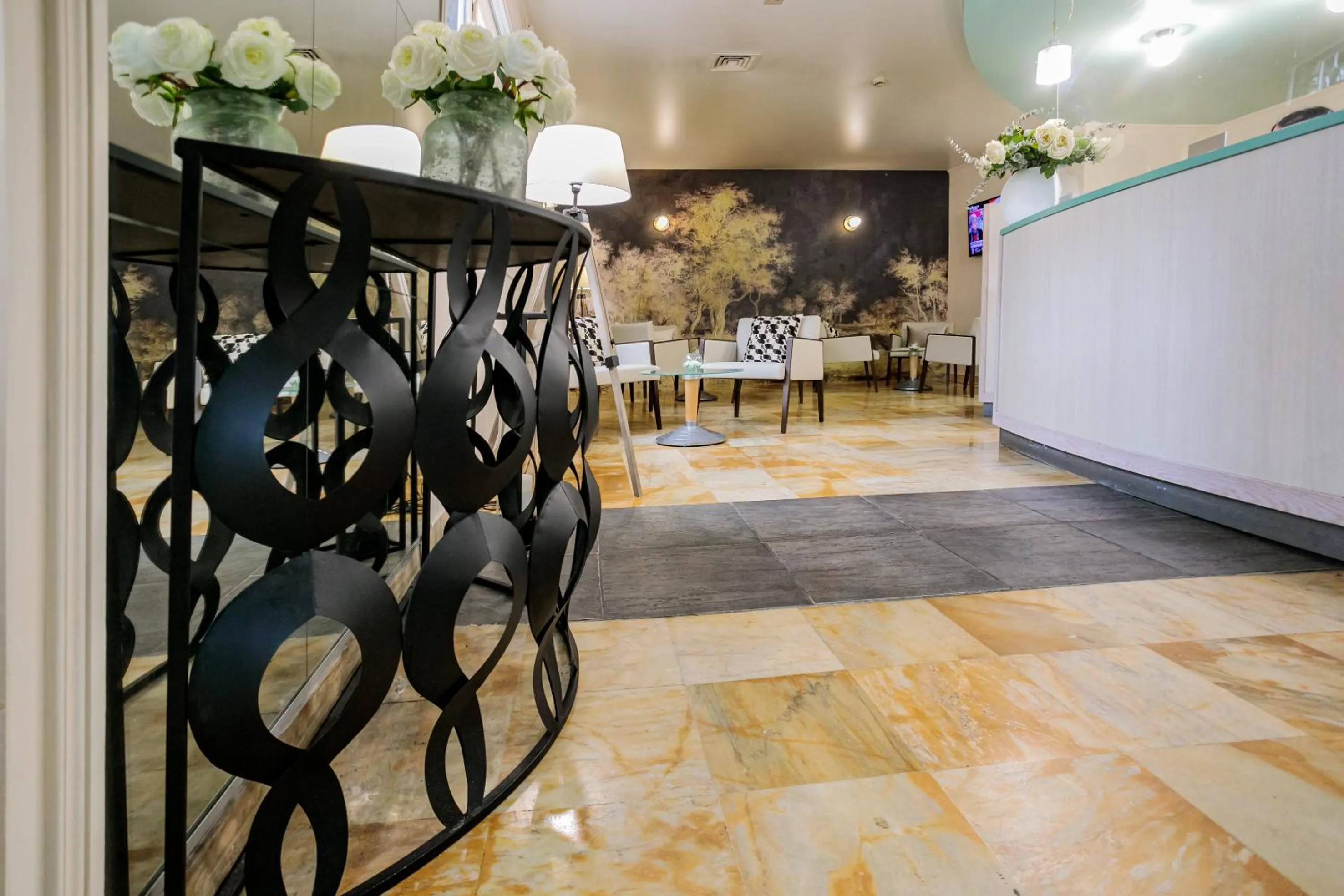 Lobby or reception in Hôtel Spunta Di Mare